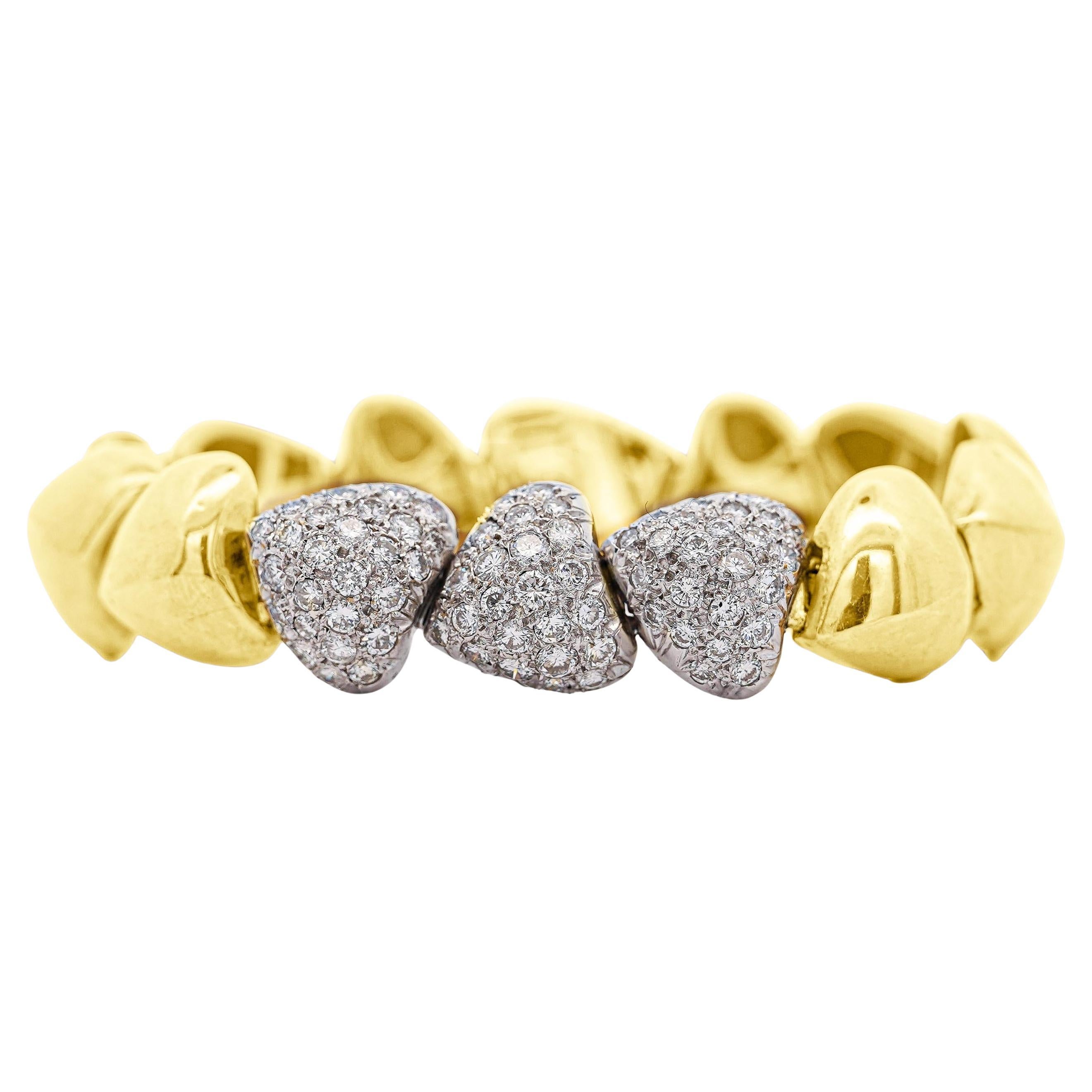 Bracelet en or 18k avec breloques en forme de coeur et diamants pavés de 3,5 carats
