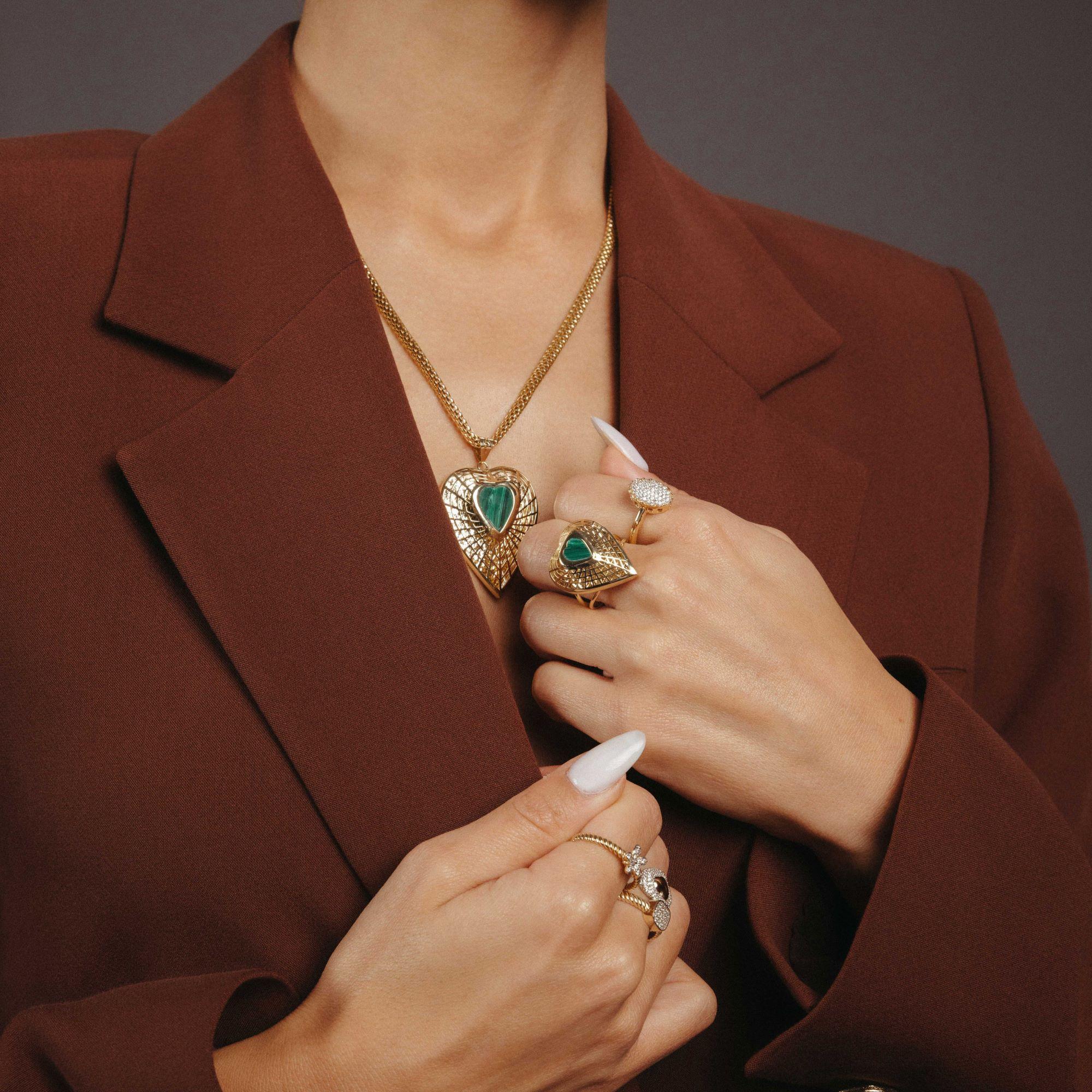 Taille cabochon Bague en or 18K avec cœur en malachite - Bijoux de créateur en or massif avec déclaration en vente