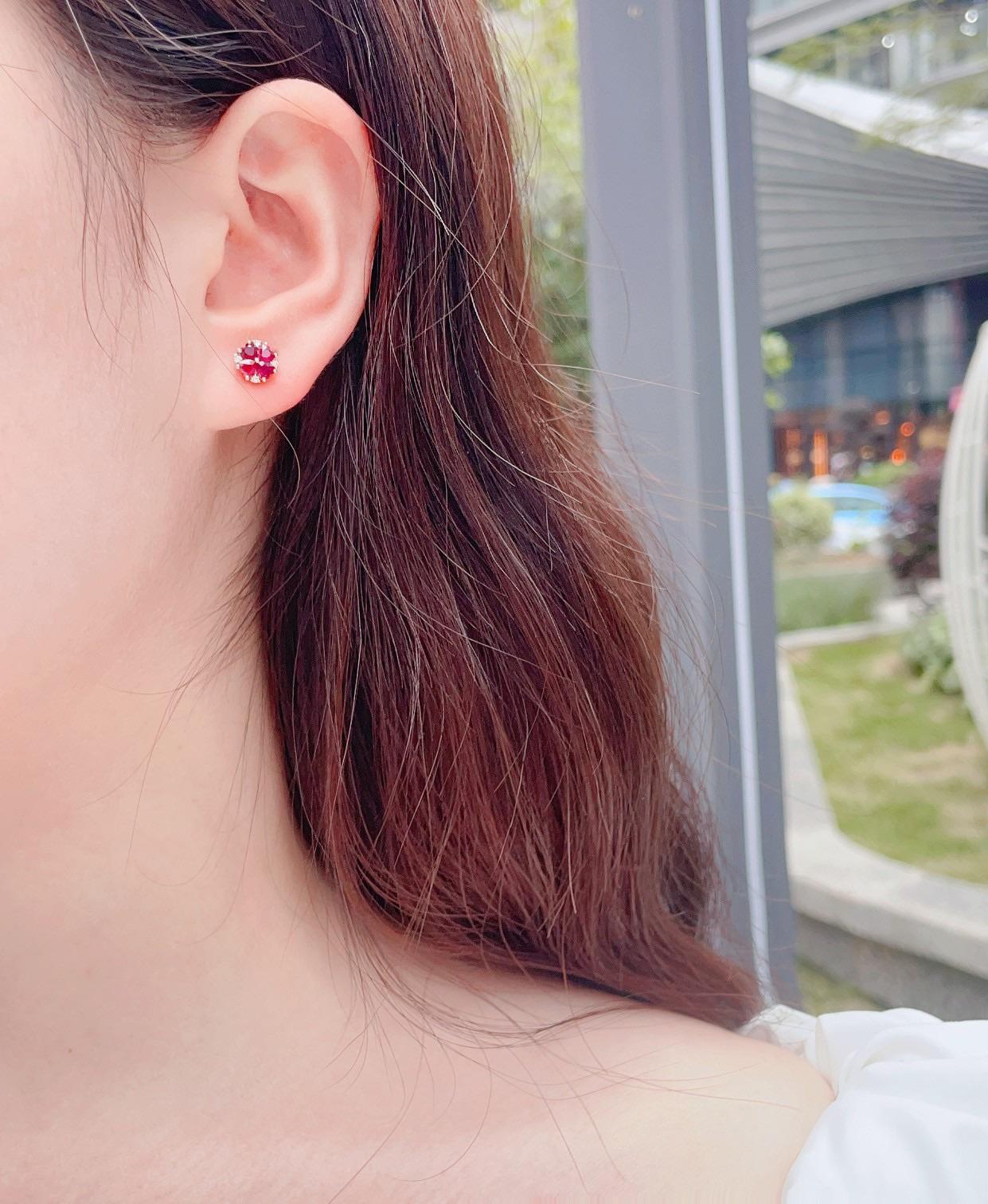 Modern 18K Gold Heart-Shaped Clover Stud Earrings with Natural Diamonds & Ruby For Sale