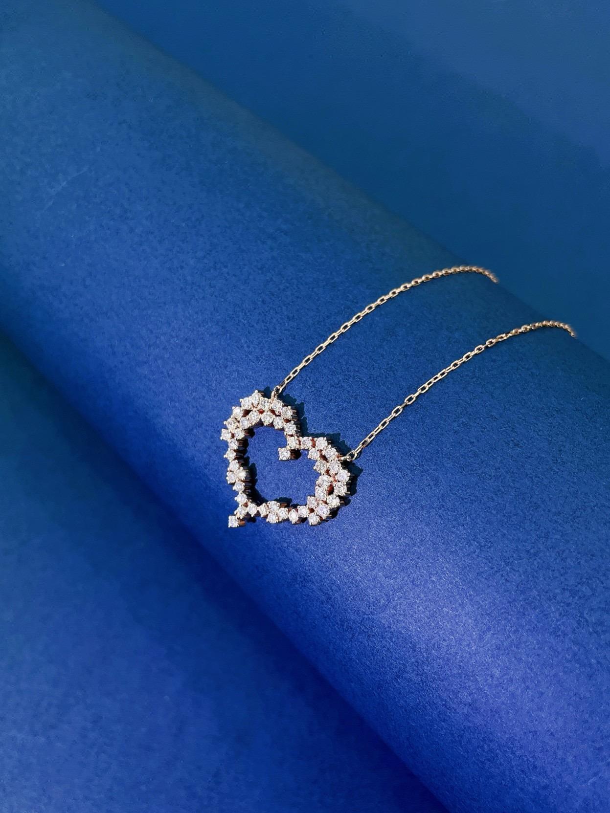 Modern 18K Gold Heart-Shaped Pave Diamond Necklace For Sale