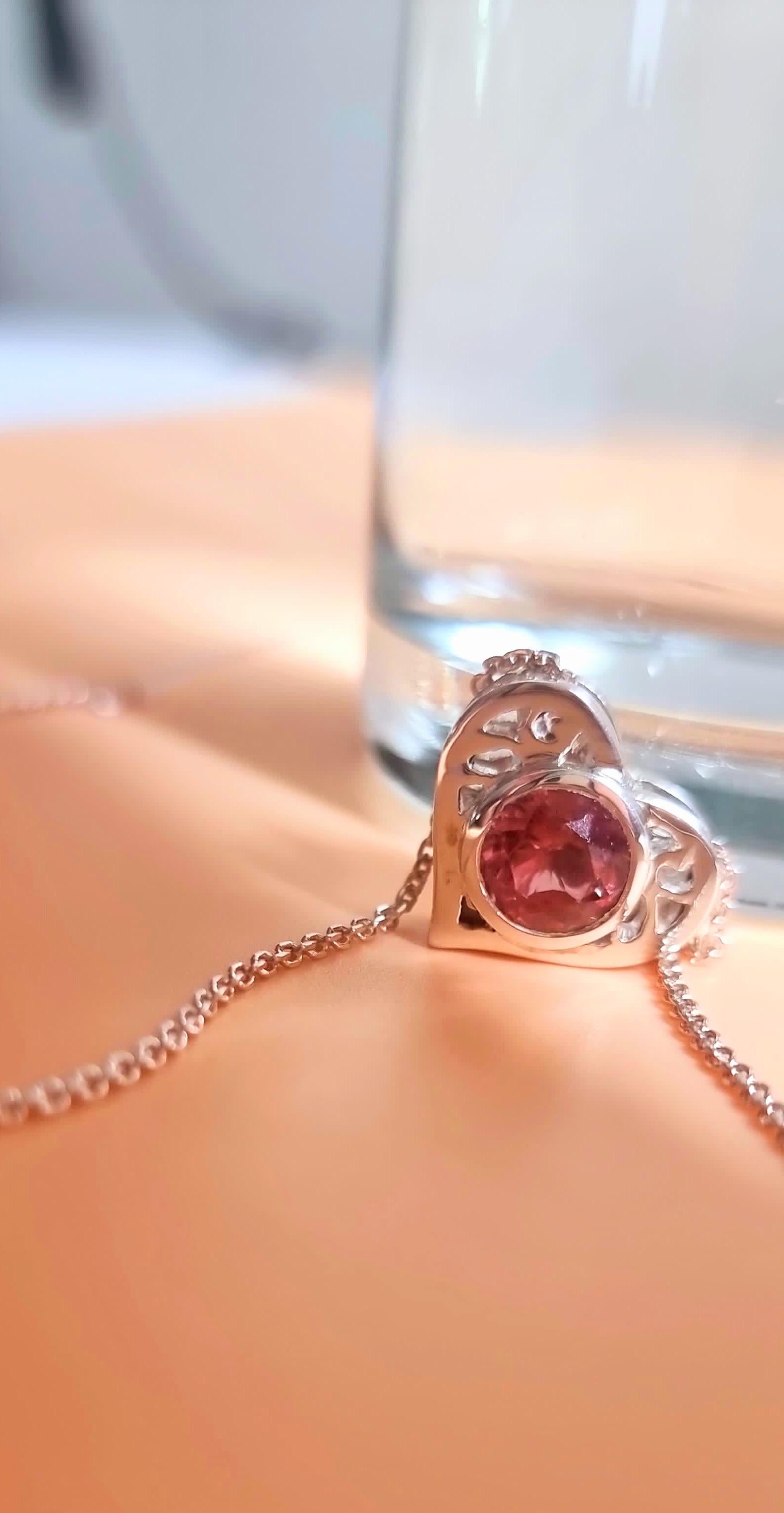 Colgante de oro de 18 quilates en forma de corazón con turmalina rosa natural de 4 ct en Nuevo estado para la venta en Lanham, MD