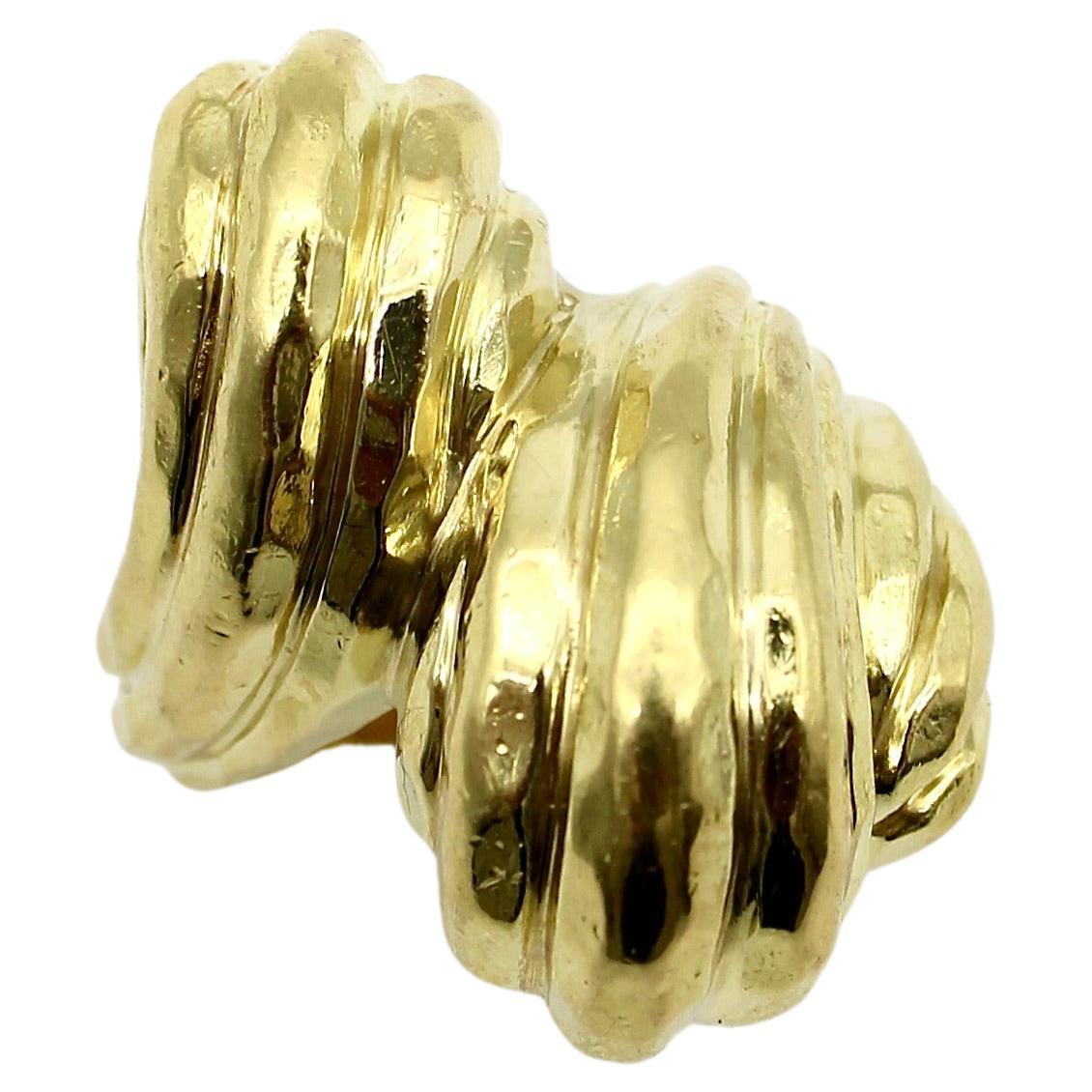 Anillo Henry Dunay Vintage de oro de 18 quilates martillado a mano en venta