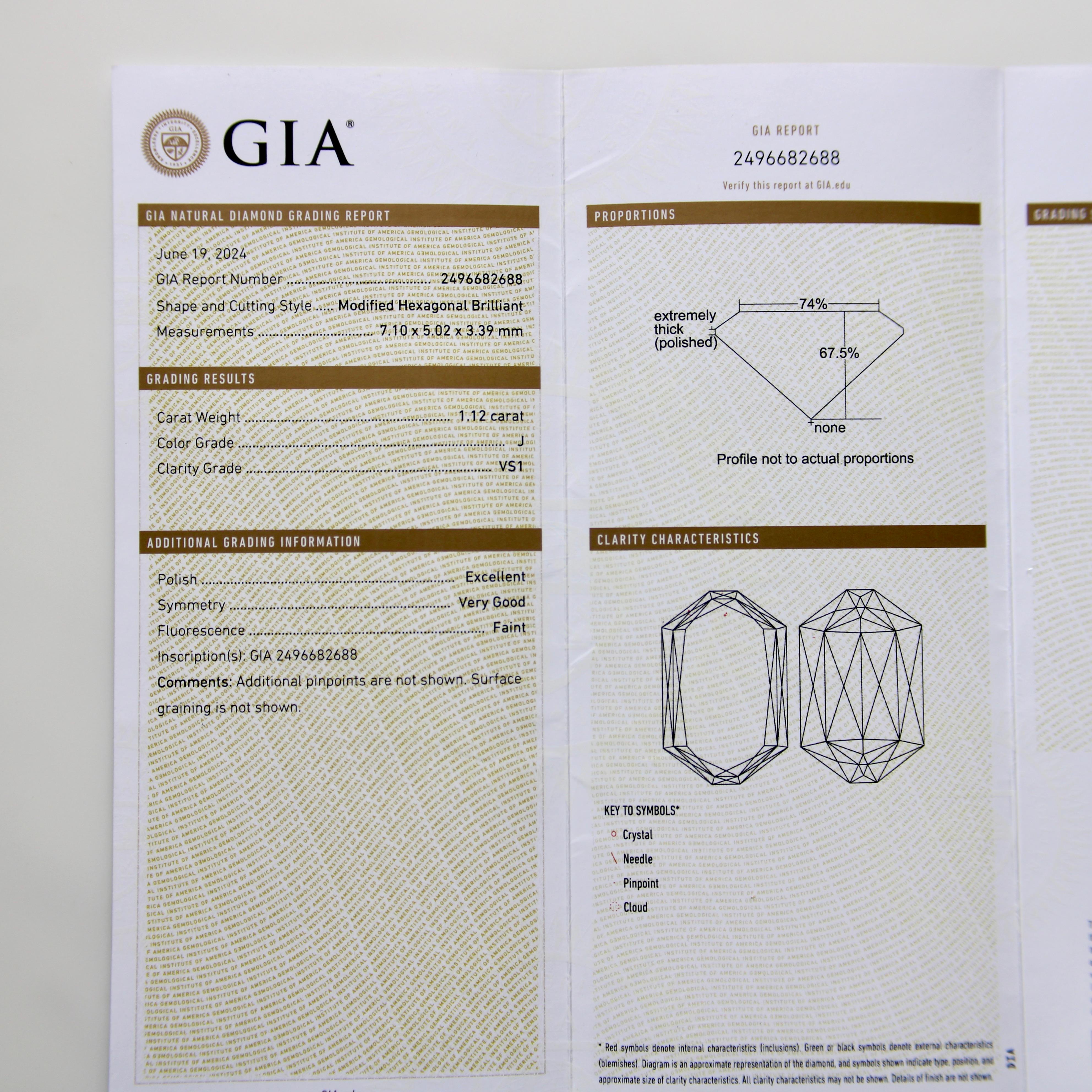 Bague en or 18K gravée à la main d'un diamant hexagonal en vente 9