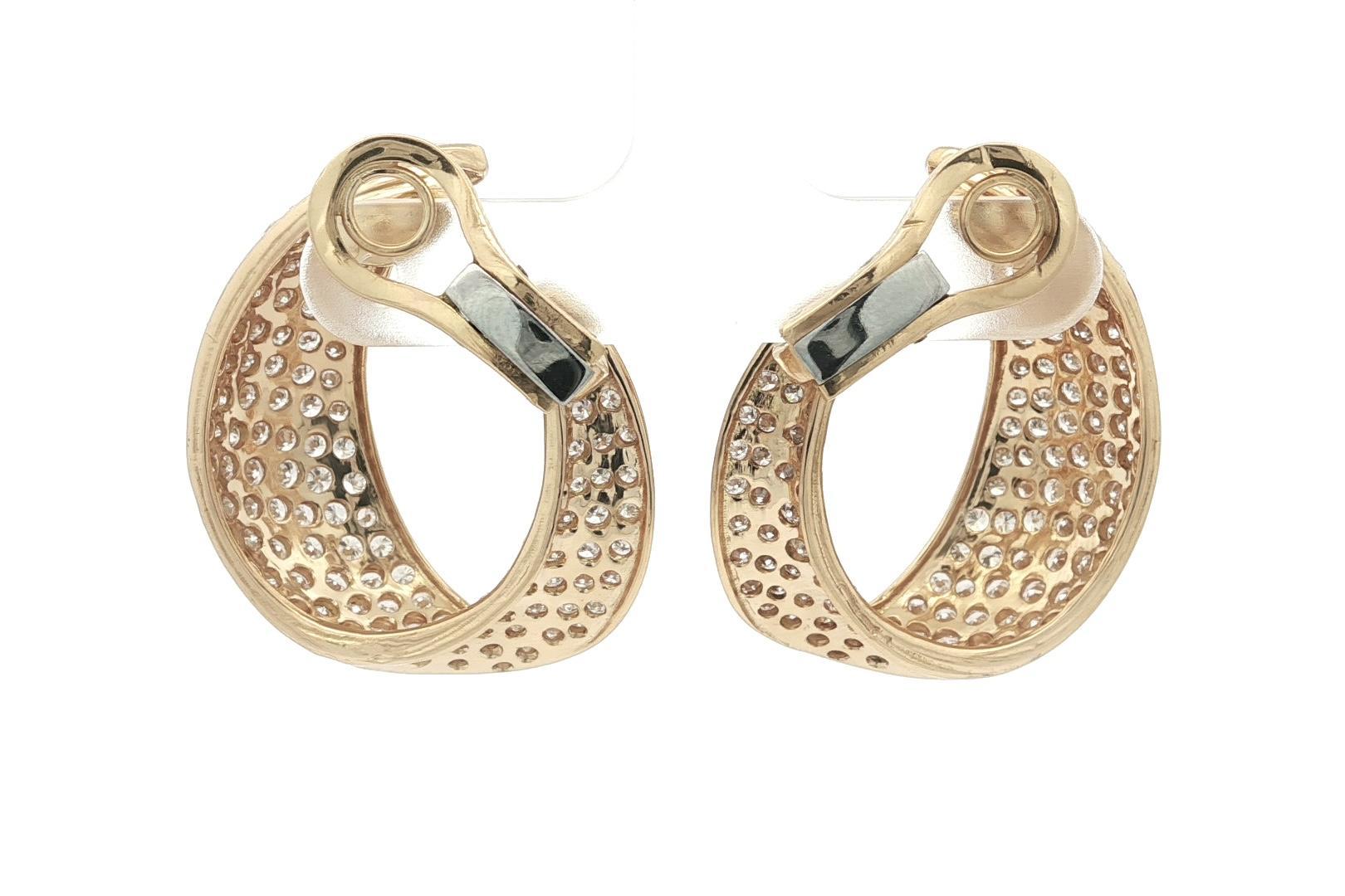 Boucles d'oreilles en or 18k avec diamant brillant et pavé 6ctw en vente 5