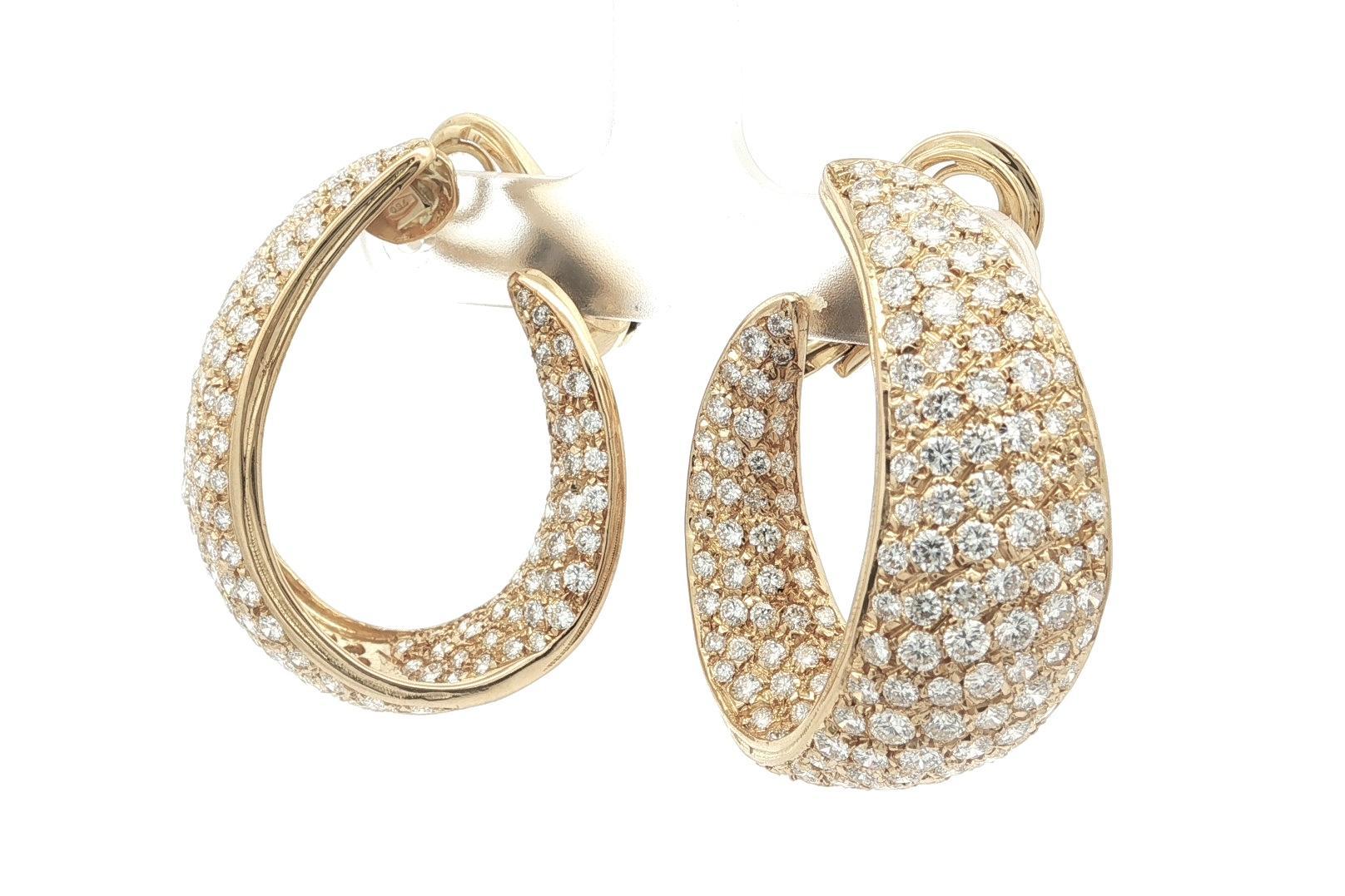 Boucles d'oreilles en or 18k avec diamant brillant et pavé 6ctw en vente 6