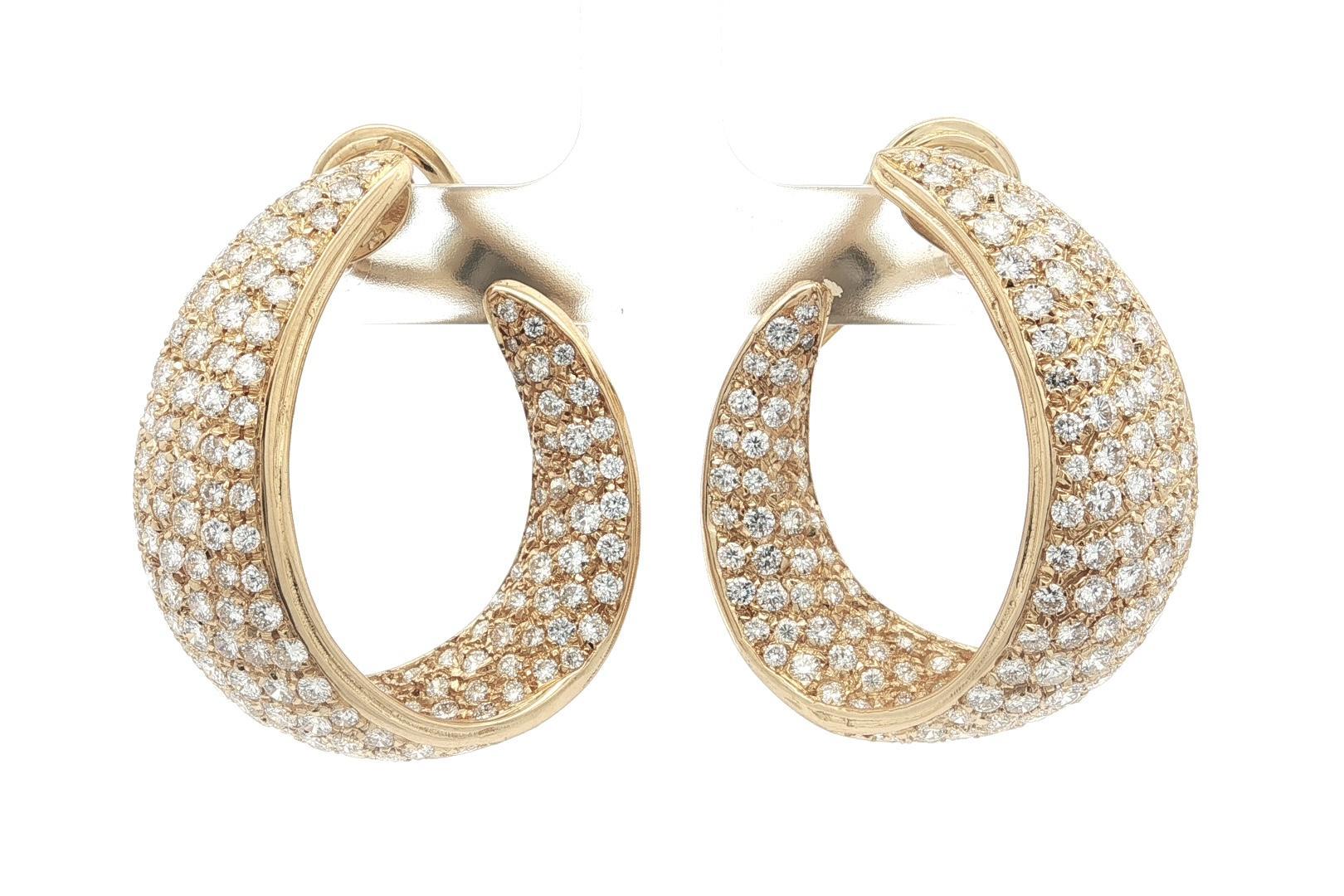 Boucles d'oreilles en or 18k avec diamant brillant et pavé 6ctw en vente 7
