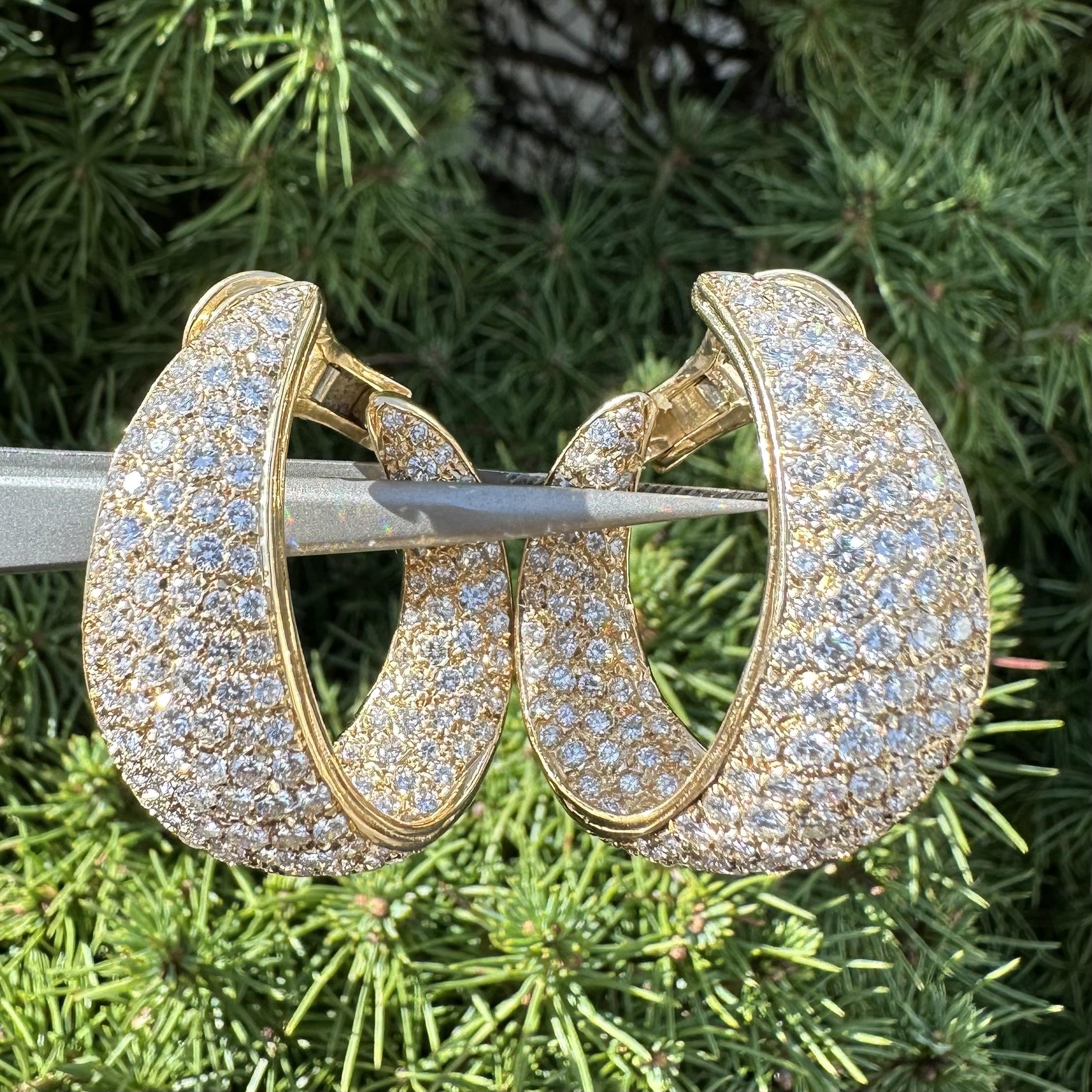 Boucles d'oreilles en or 18k avec diamant brillant et pavé 6ctw en vente 8