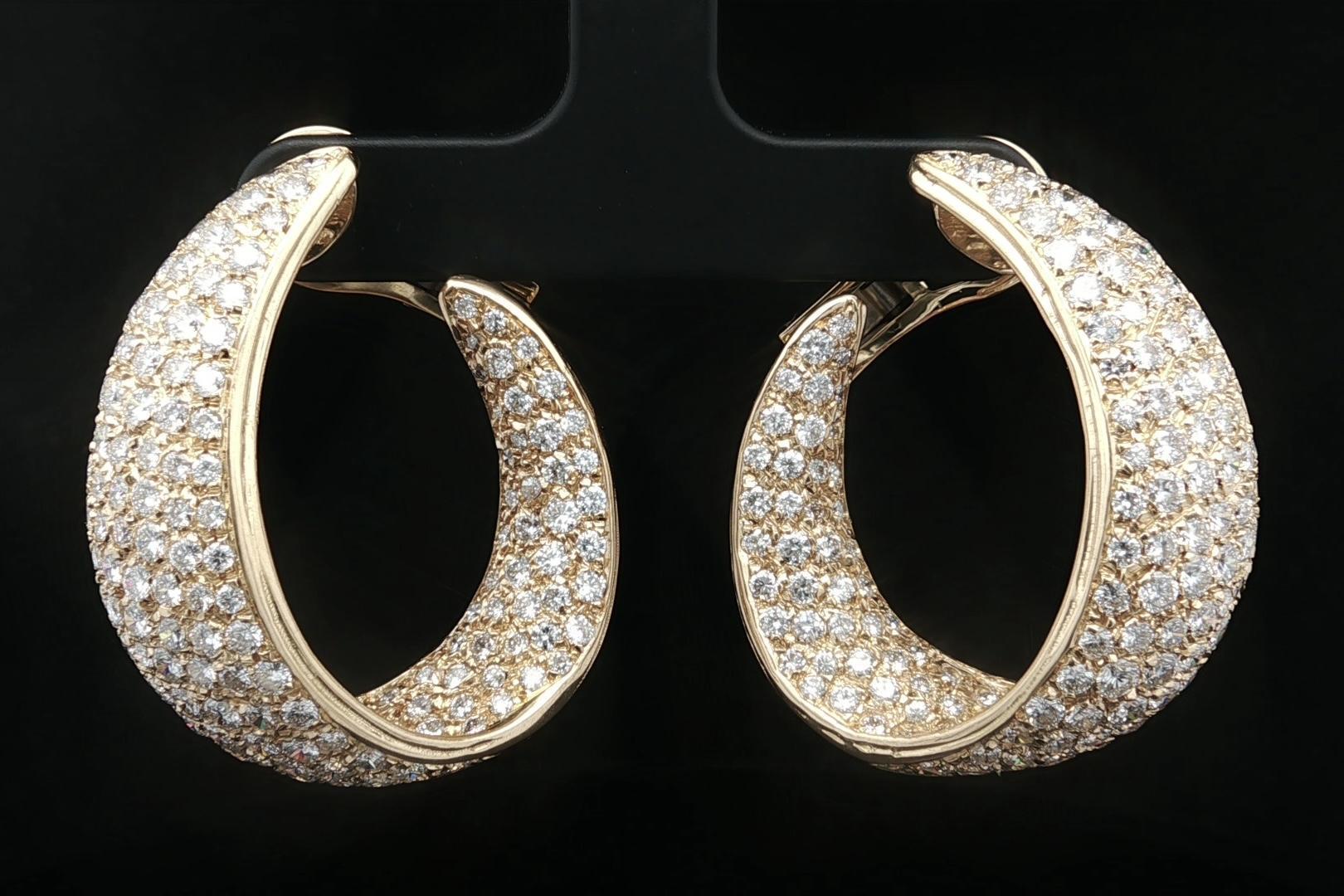 Taille brillant Boucles d'oreilles en or 18k avec diamant brillant et pavé 6ctw en vente