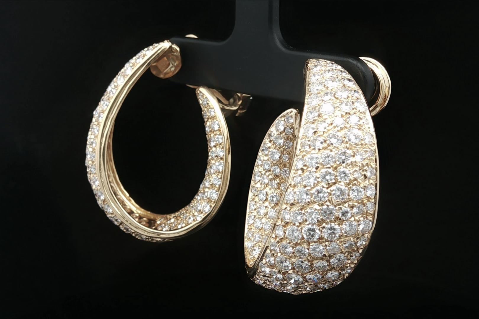 Boucles d'oreilles en or 18k avec diamant brillant et pavé 6ctw Excellent état - En vente à Montclair, NJ