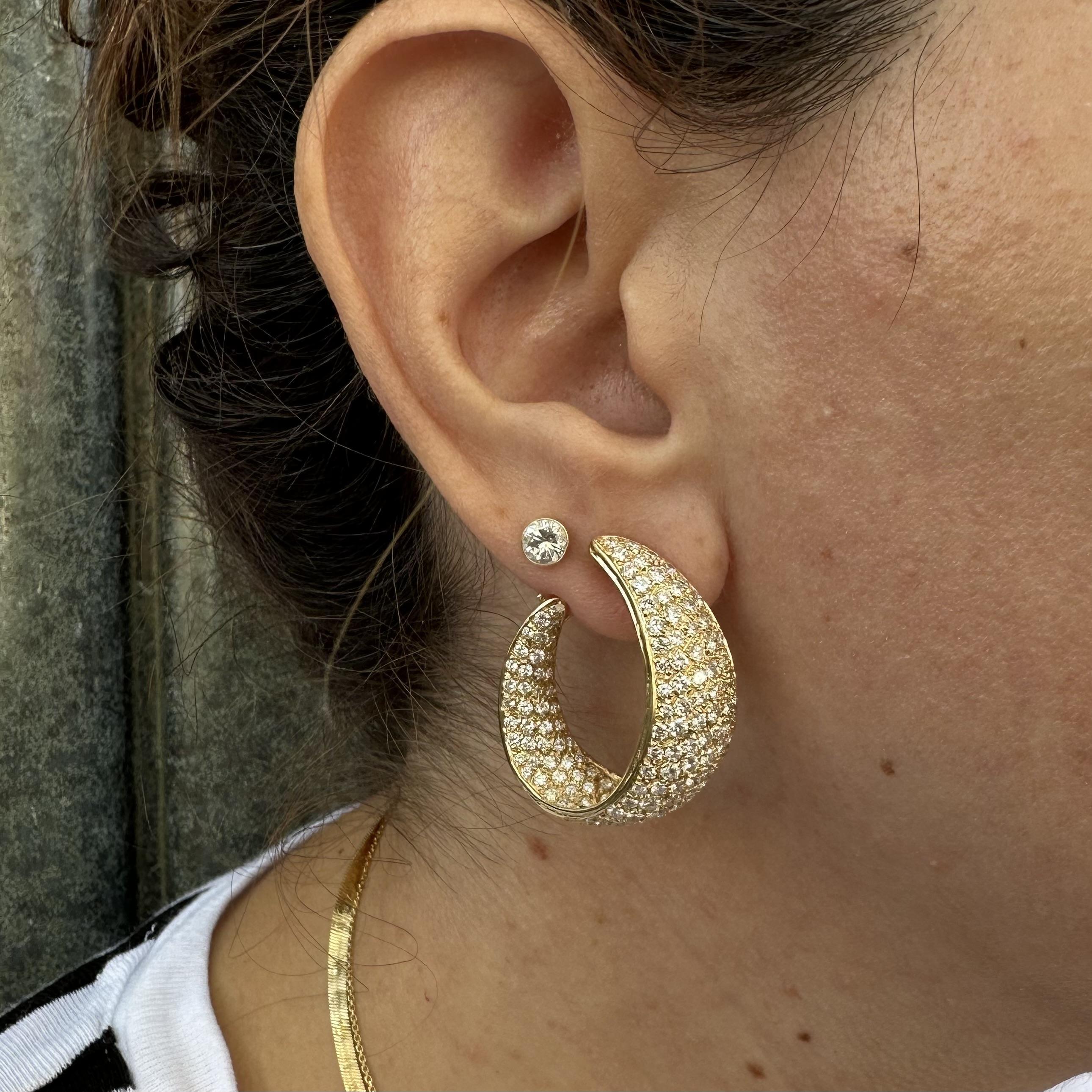 Boucles d'oreilles en or 18k avec diamant brillant et pavé 6ctw en vente 1