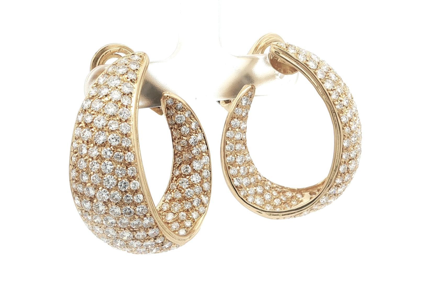 Boucles d'oreilles en or 18k avec diamant brillant et pavé 6ctw en vente 4