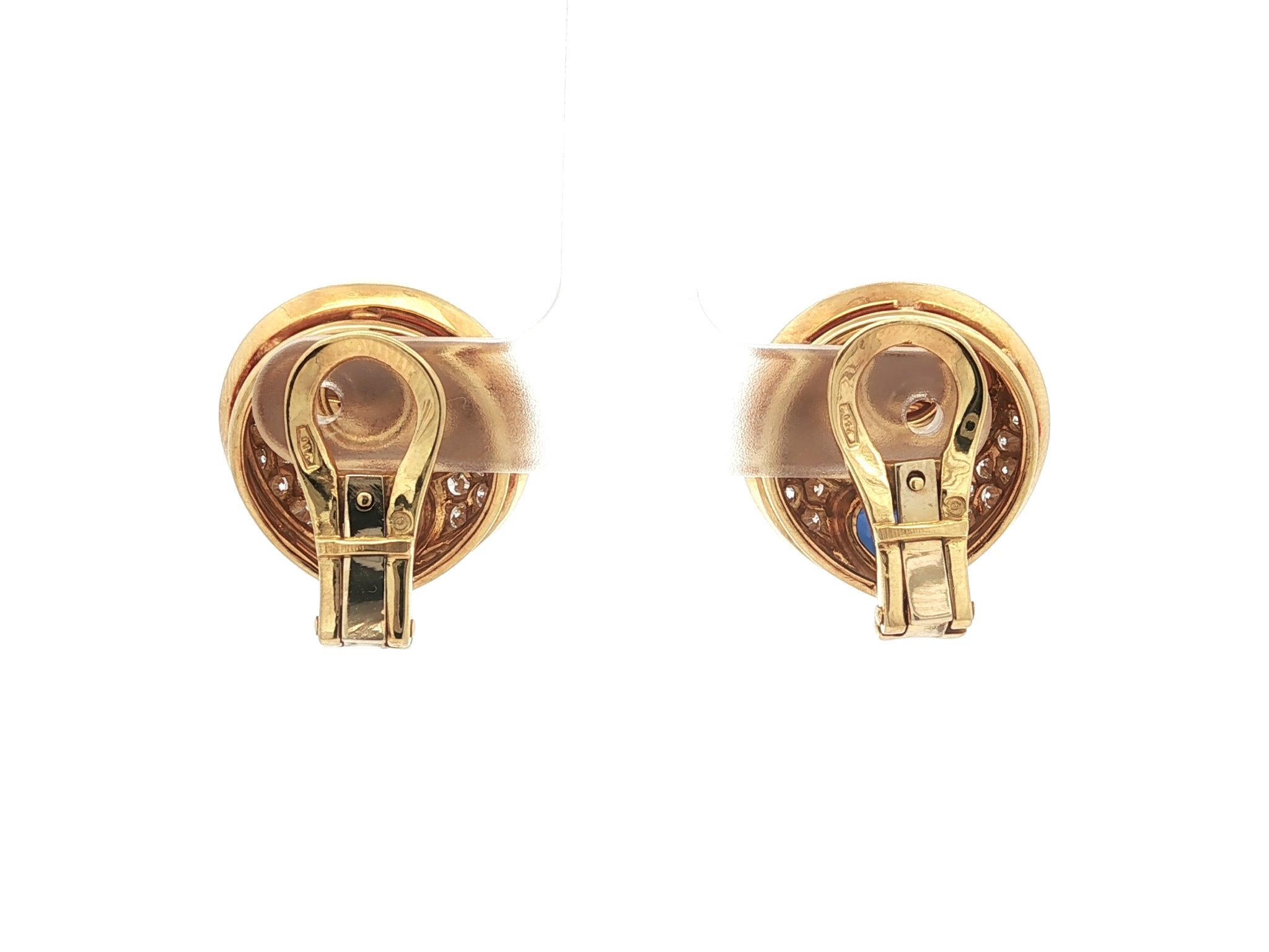 Boucles d'oreilles clips en or 18k avec perle Mabe, diamant et saphir en forme de coeur en vente 1
