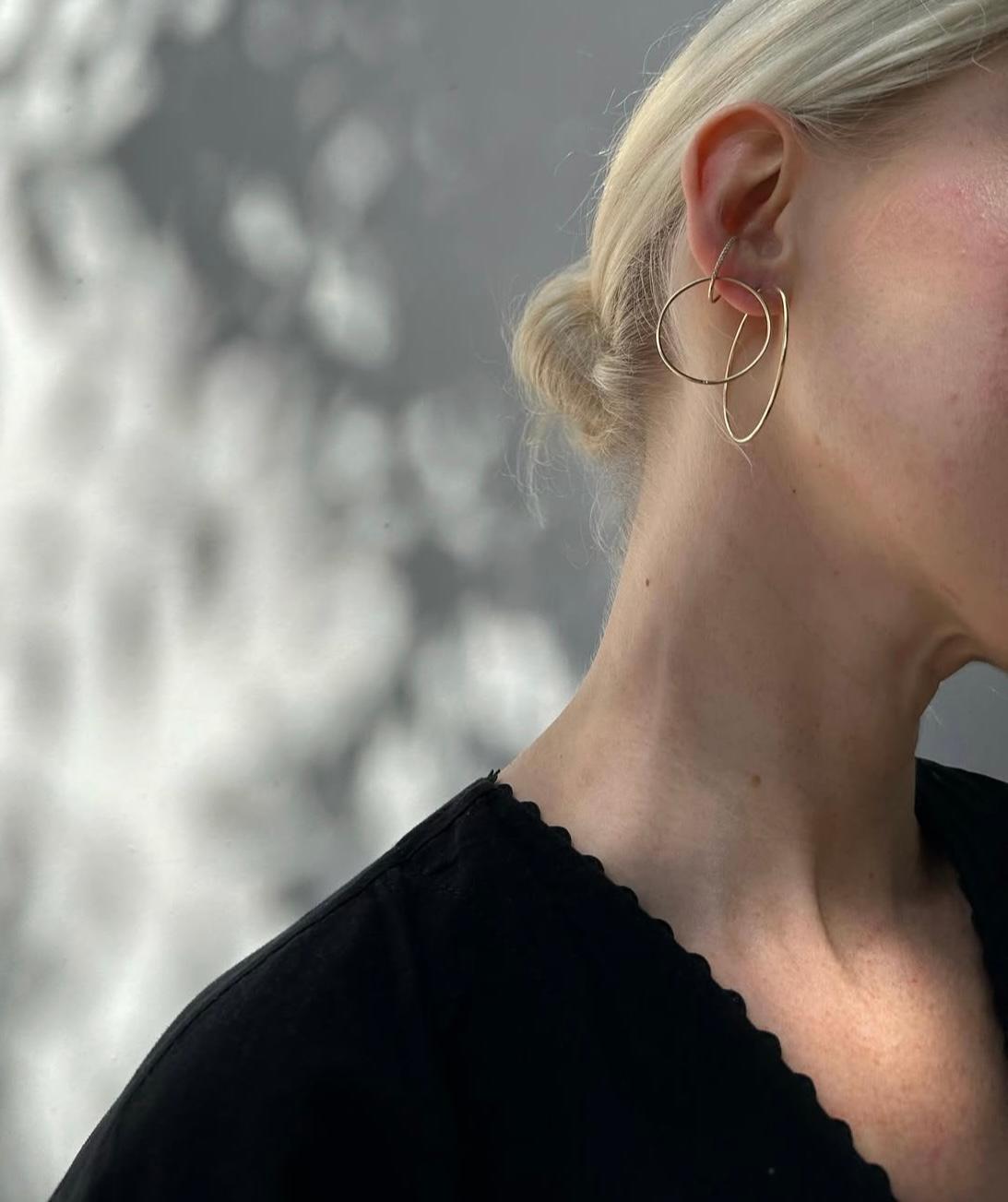 Ohrring aus 18 Karat Gold mit Diamanten im Angebot 2