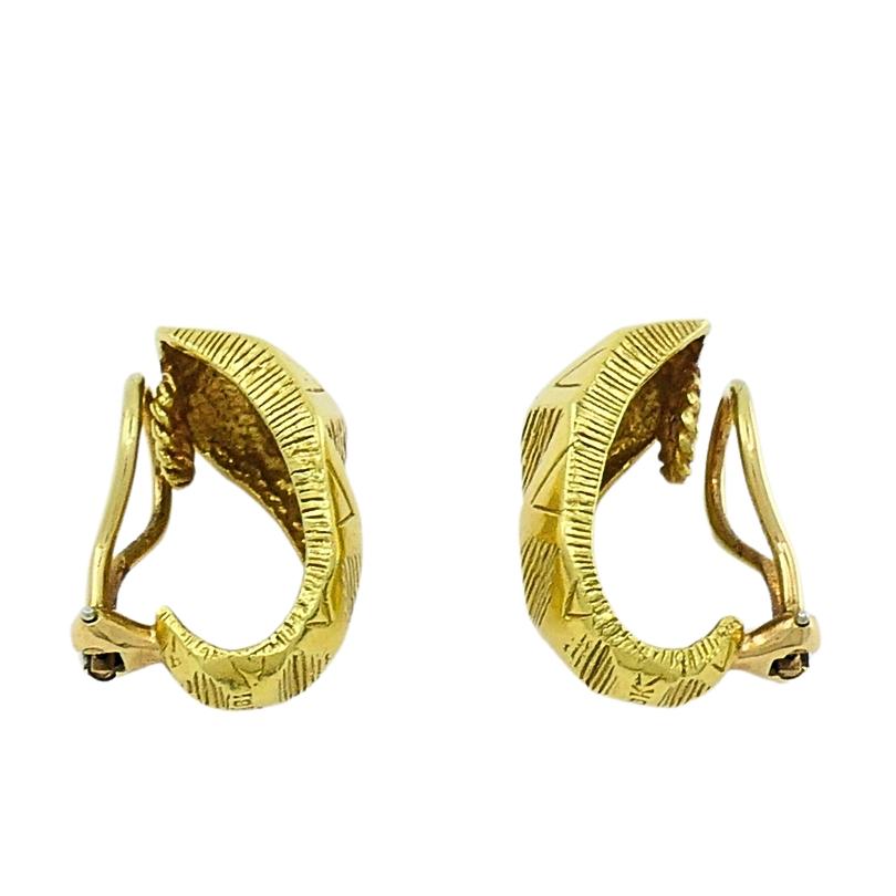 Boucles d'oreilles en or 18k Géométrique Bon état - En vente à Beverly Hills, CA