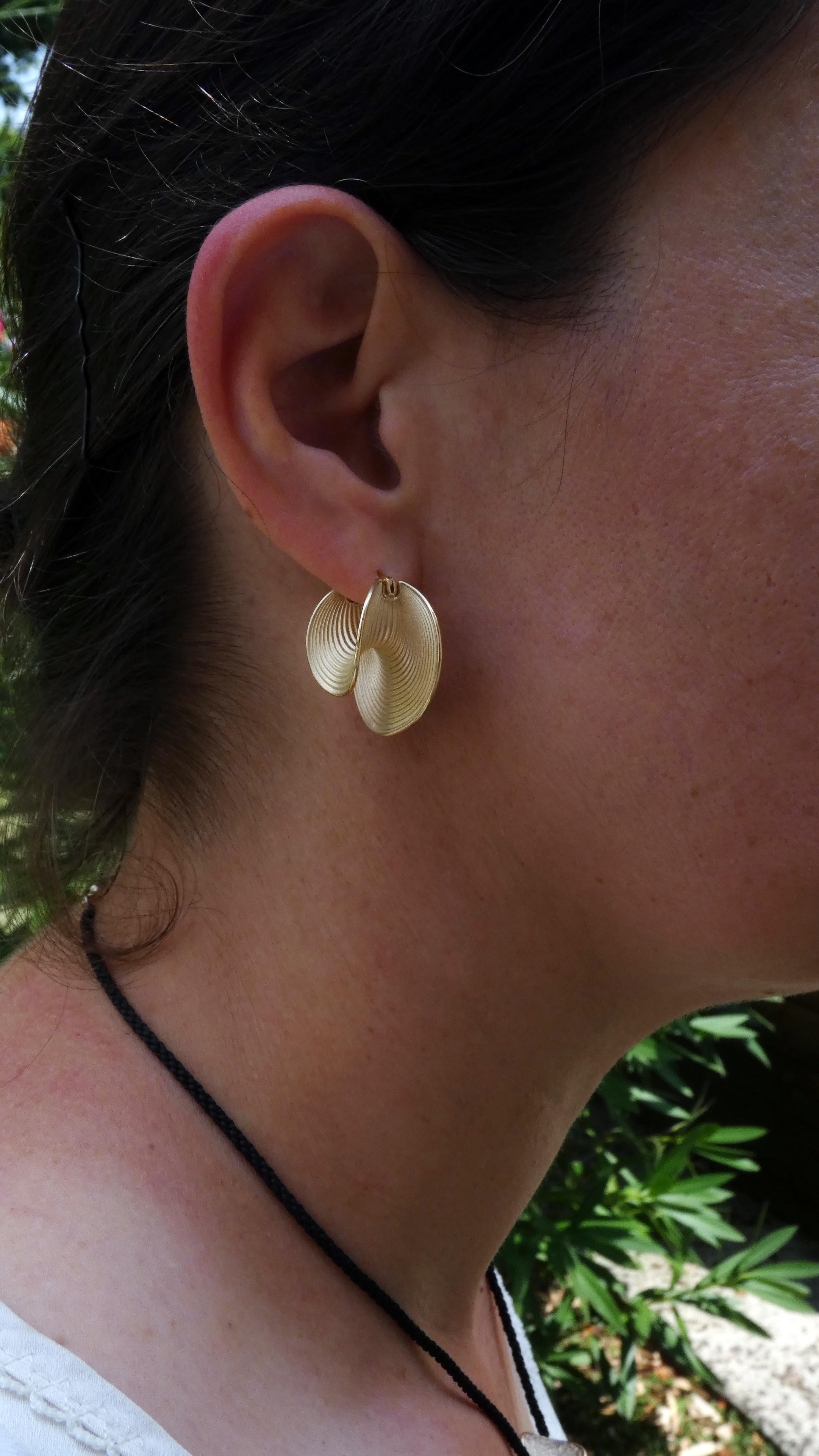 Oltremare Gioielli-Ohrringe aus 18 Karat Gold mit Creolen, hergestellt in Italien im Angebot 4