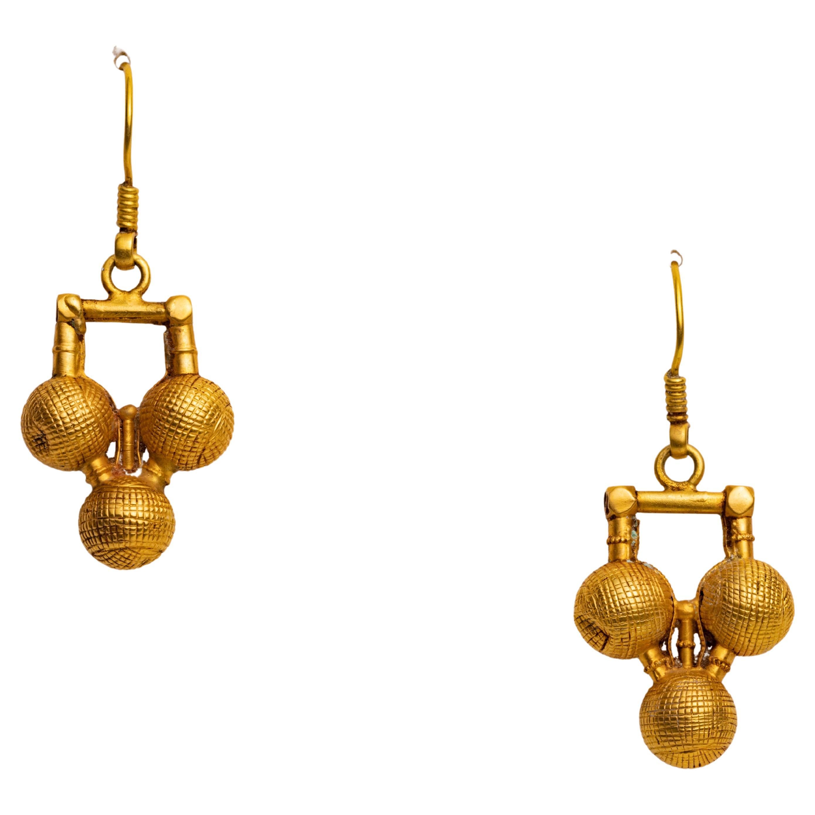 18K Gold Indian Dangle Drop Earrings For Sale