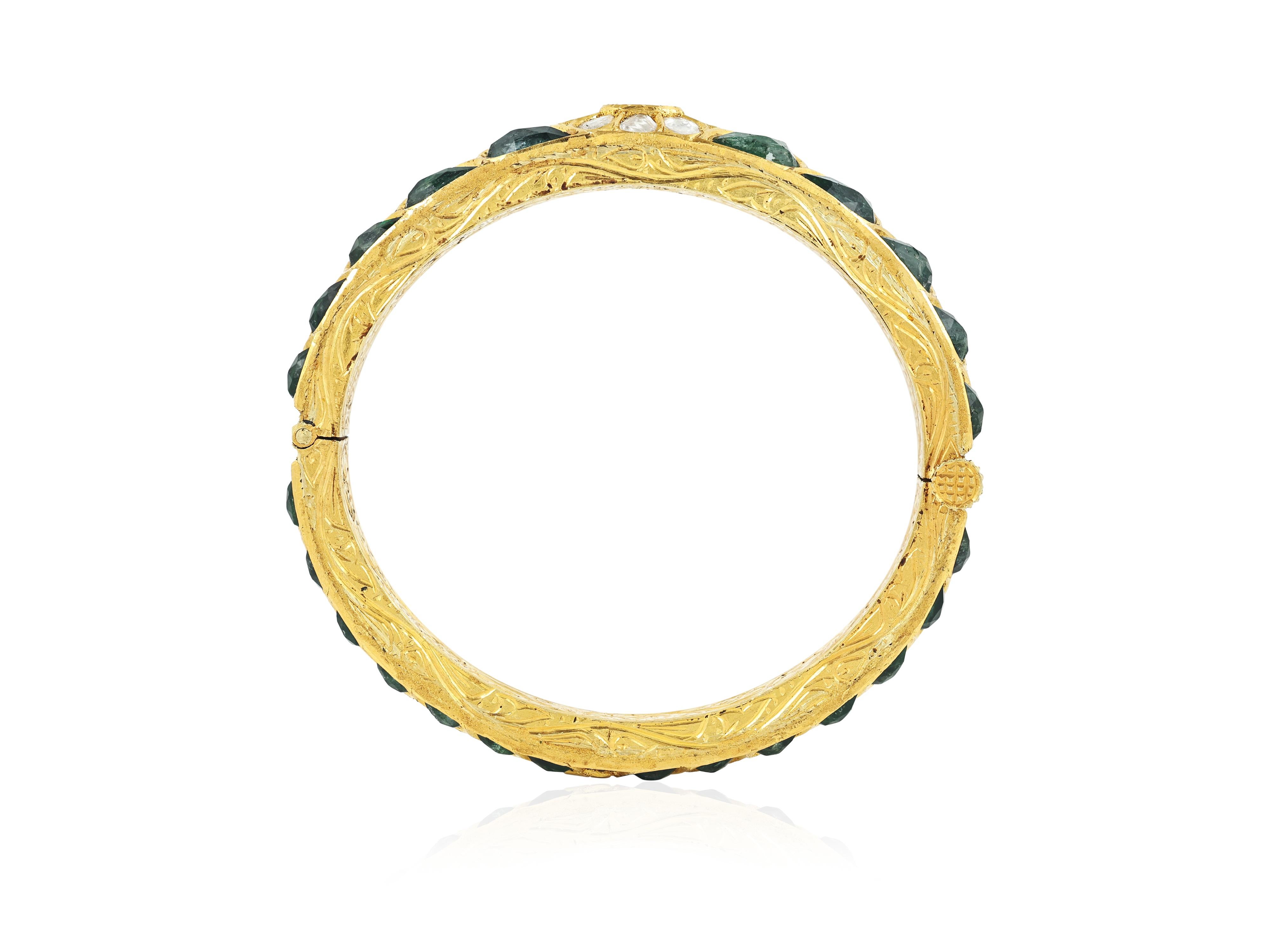 Bracciale Polki in oro 18 carati con smeraldo indiano e diamante naturale con incisione sul retro in vendita 5