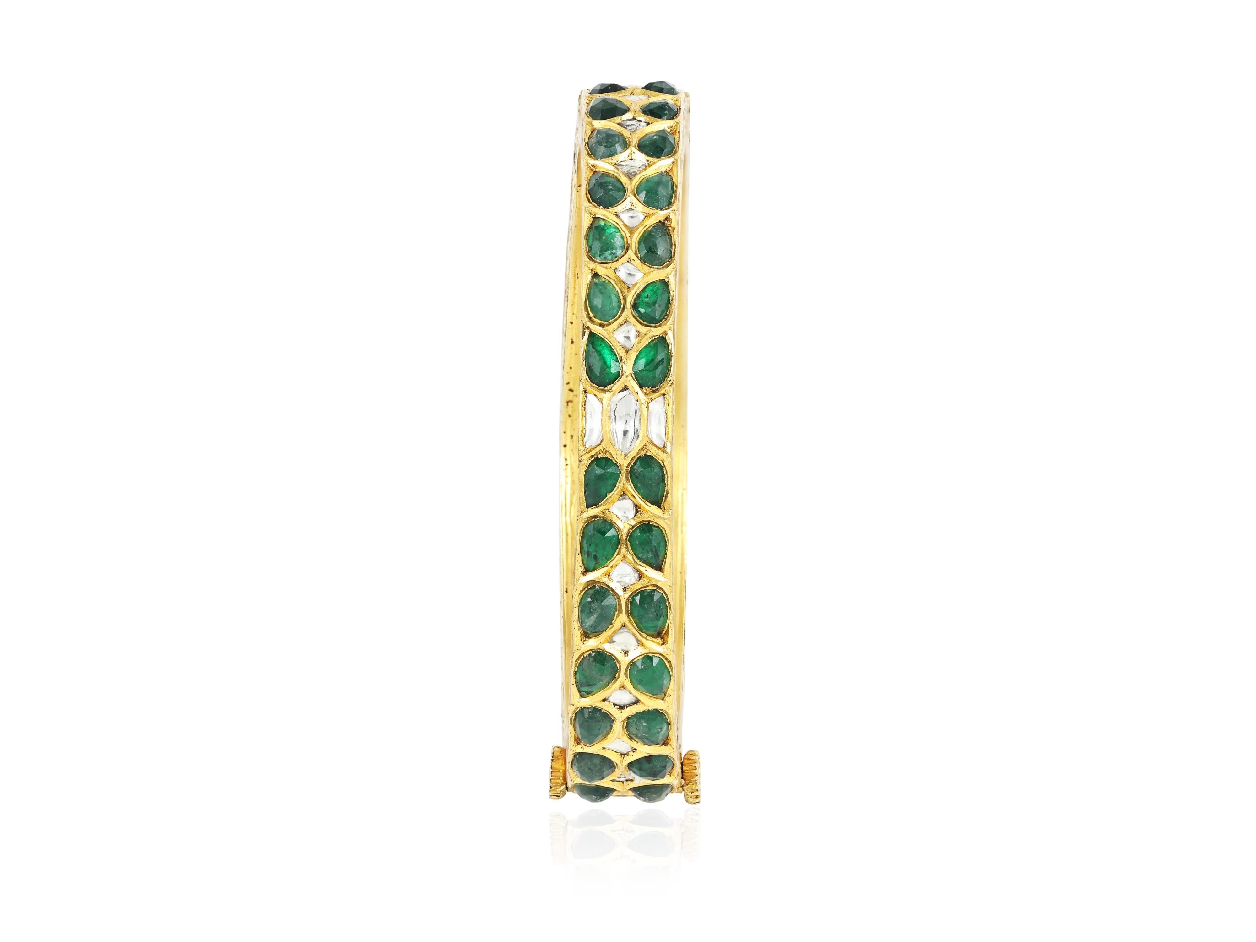 Donna Bracciale Polki in oro 18 carati con smeraldo indiano e diamante naturale con incisione sul retro in vendita