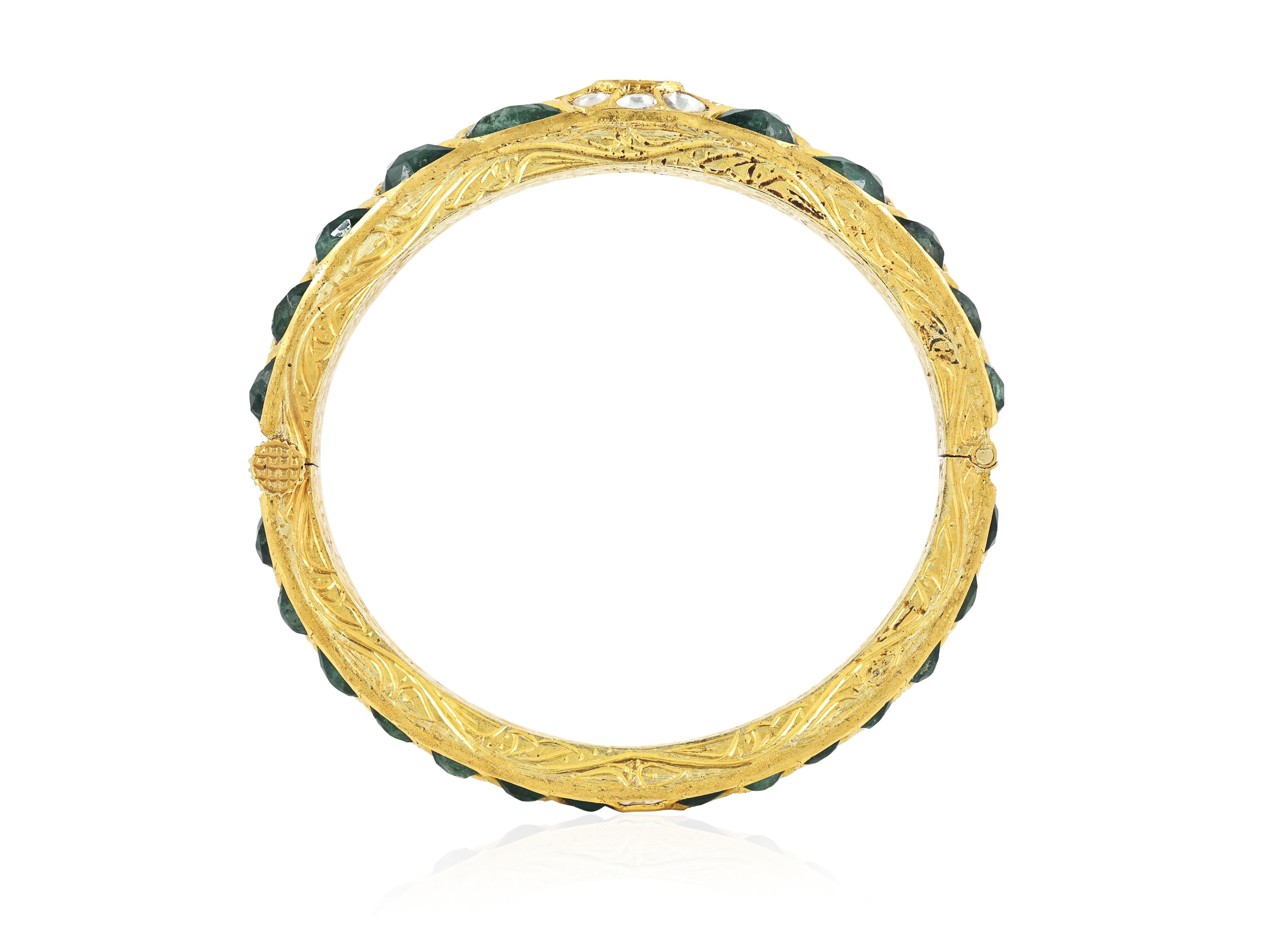 Bracciale Polki in oro 18 carati con smeraldo indiano e diamante naturale con incisione sul retro in vendita 2