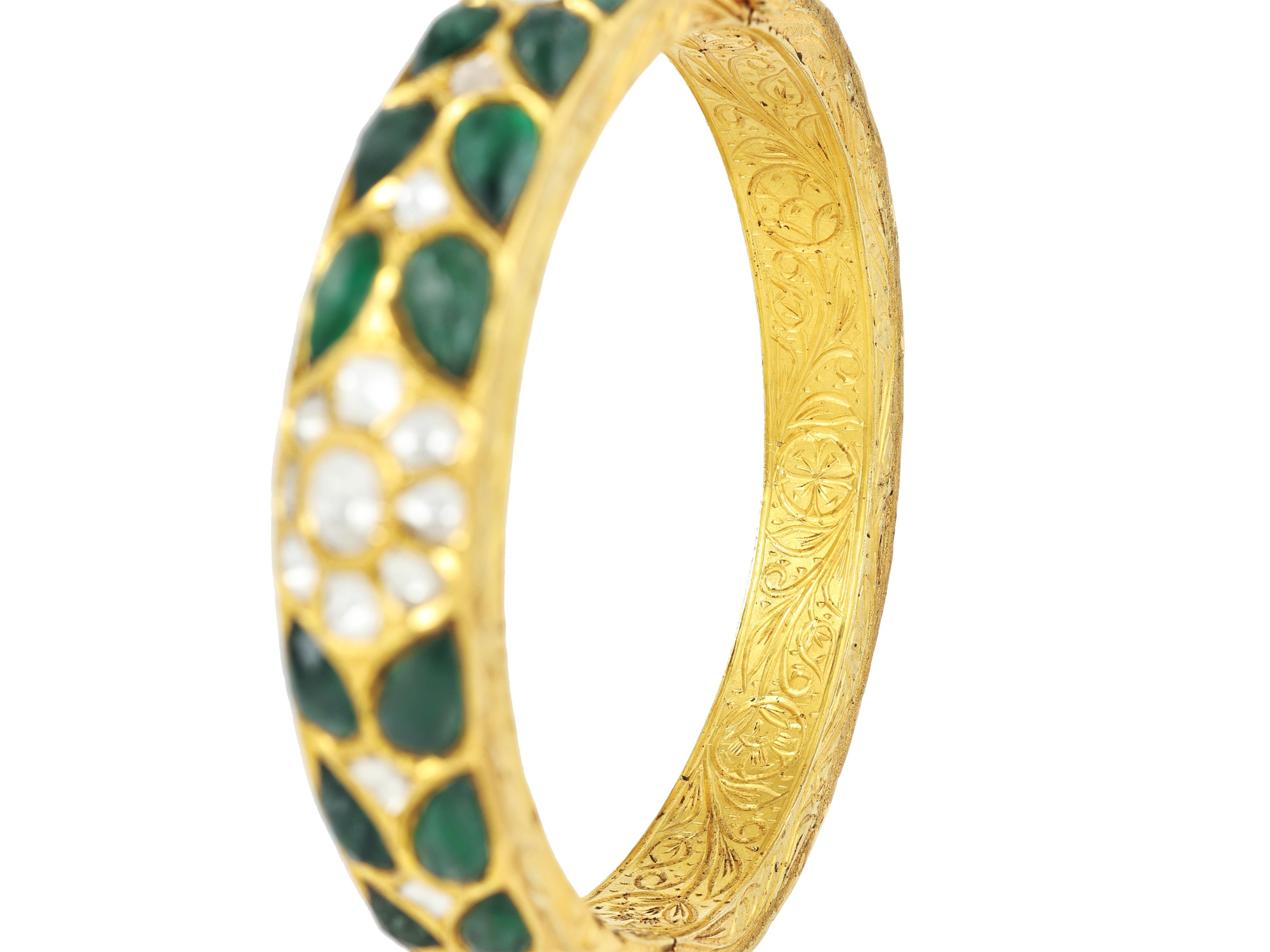 Bracciale Polki in oro 18 carati con smeraldo indiano e diamante naturale con incisione sul retro in vendita 4