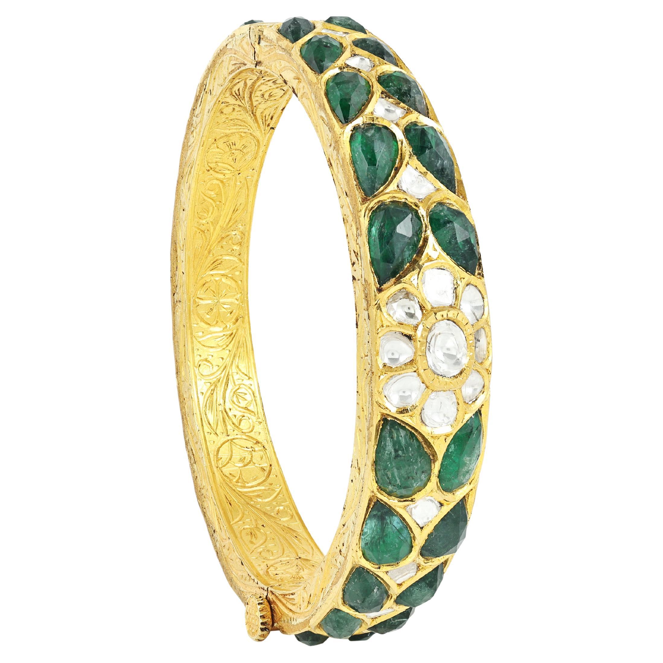 Bracciale Polki in oro 18 carati con smeraldo indiano e diamante naturale con incisione sul retro in vendita