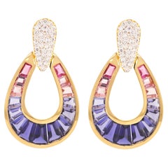 Orecchini pendenti con diamanti contemporanei in oro 18 carati con tormalina rosa e iolite