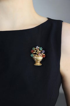 18K Gold Italian En Tremblant Gem Set Flower Vase Brooch