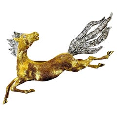 Broche italienne cheval voguant en or 18 carats avec queue en diamant et queue en diamant