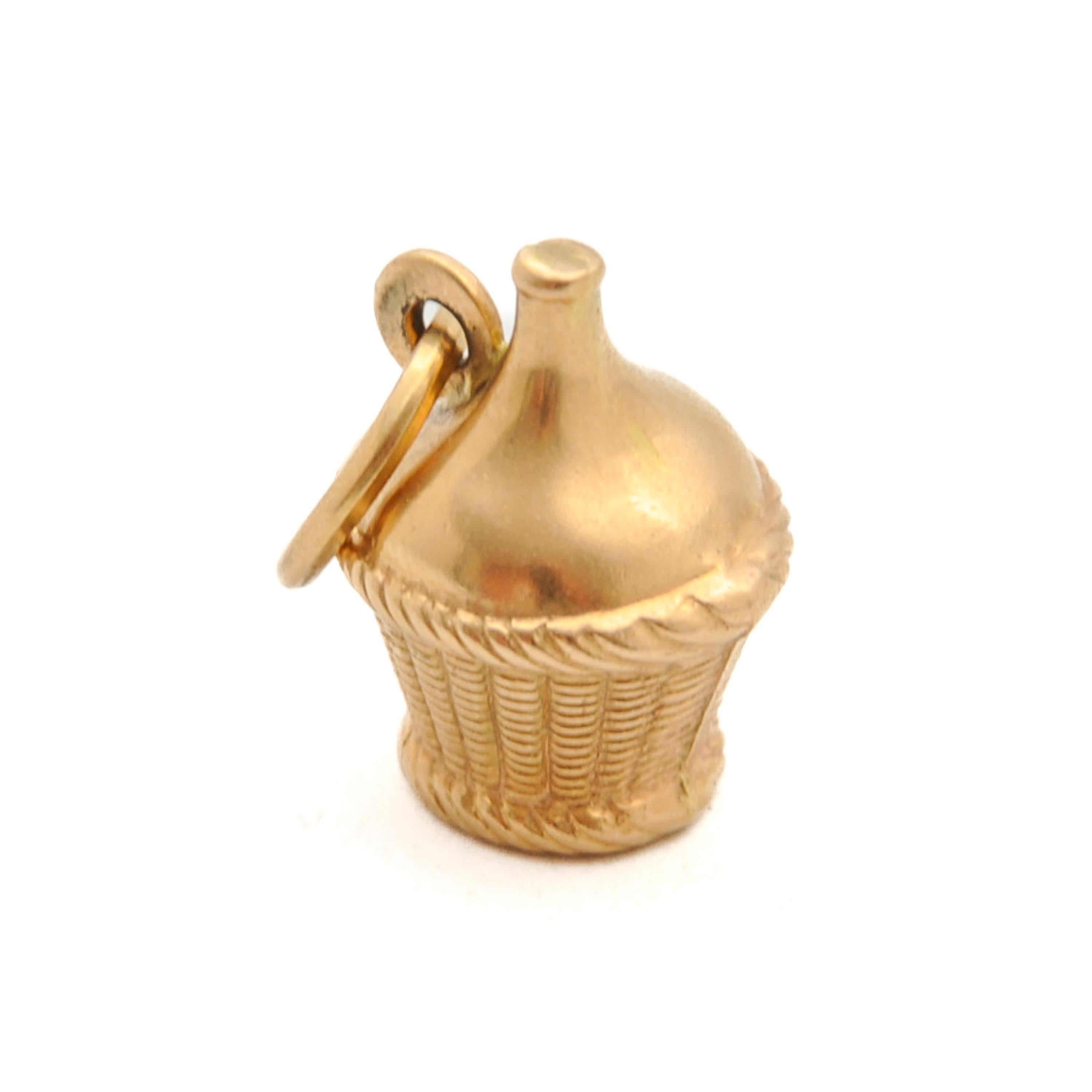 Vintage 18K Gold Italian Wine Bottle Charm Pendant For Sale 5