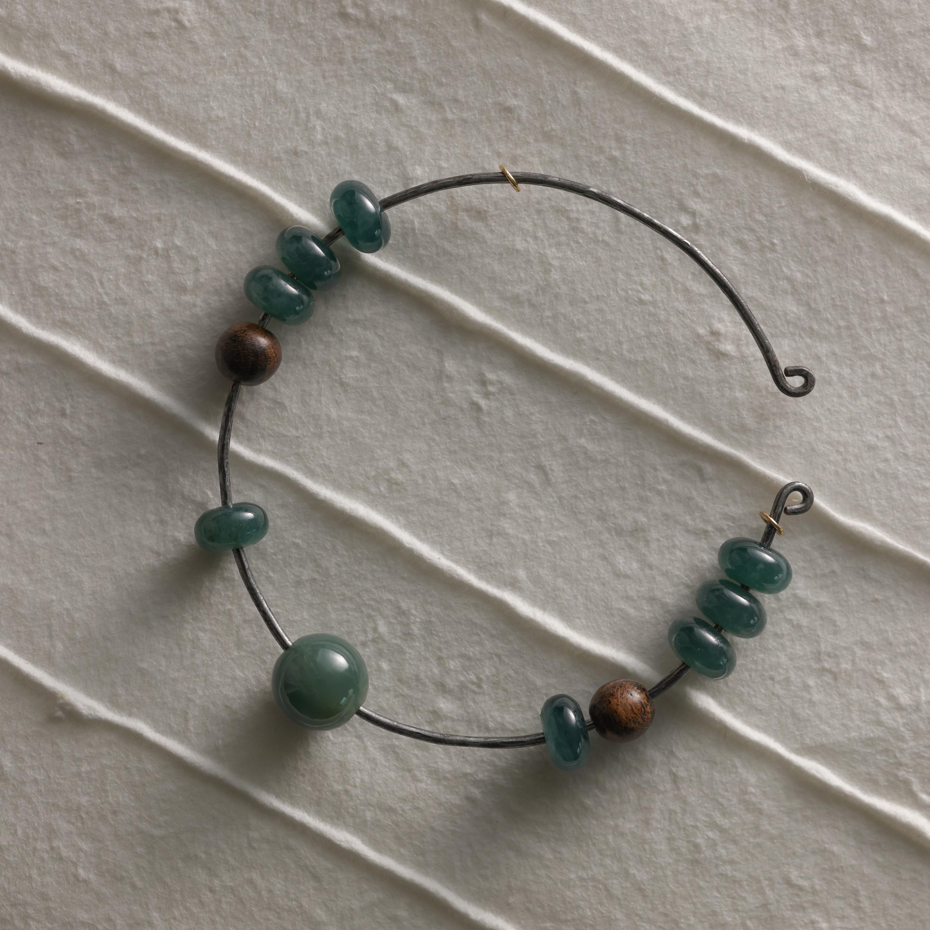 Oro 18 carati, giada, bracciale creato con acciaio dell'Ohio, 70 mm in vendita 1