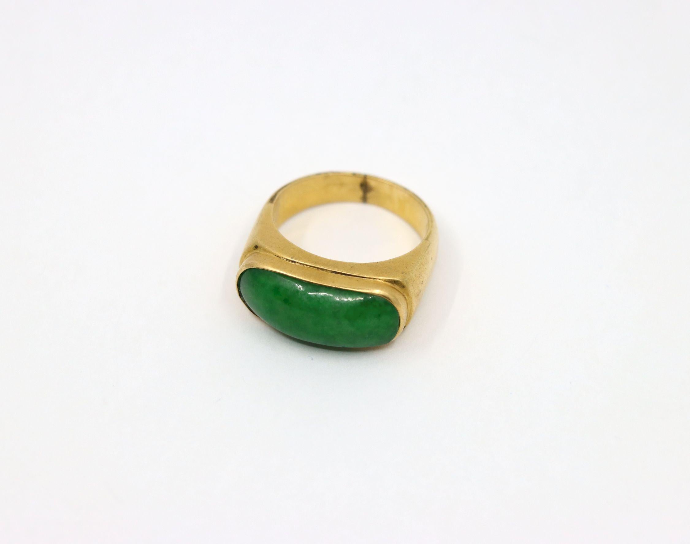 Cabochon Anello di giadeite in oro 18K in vendita