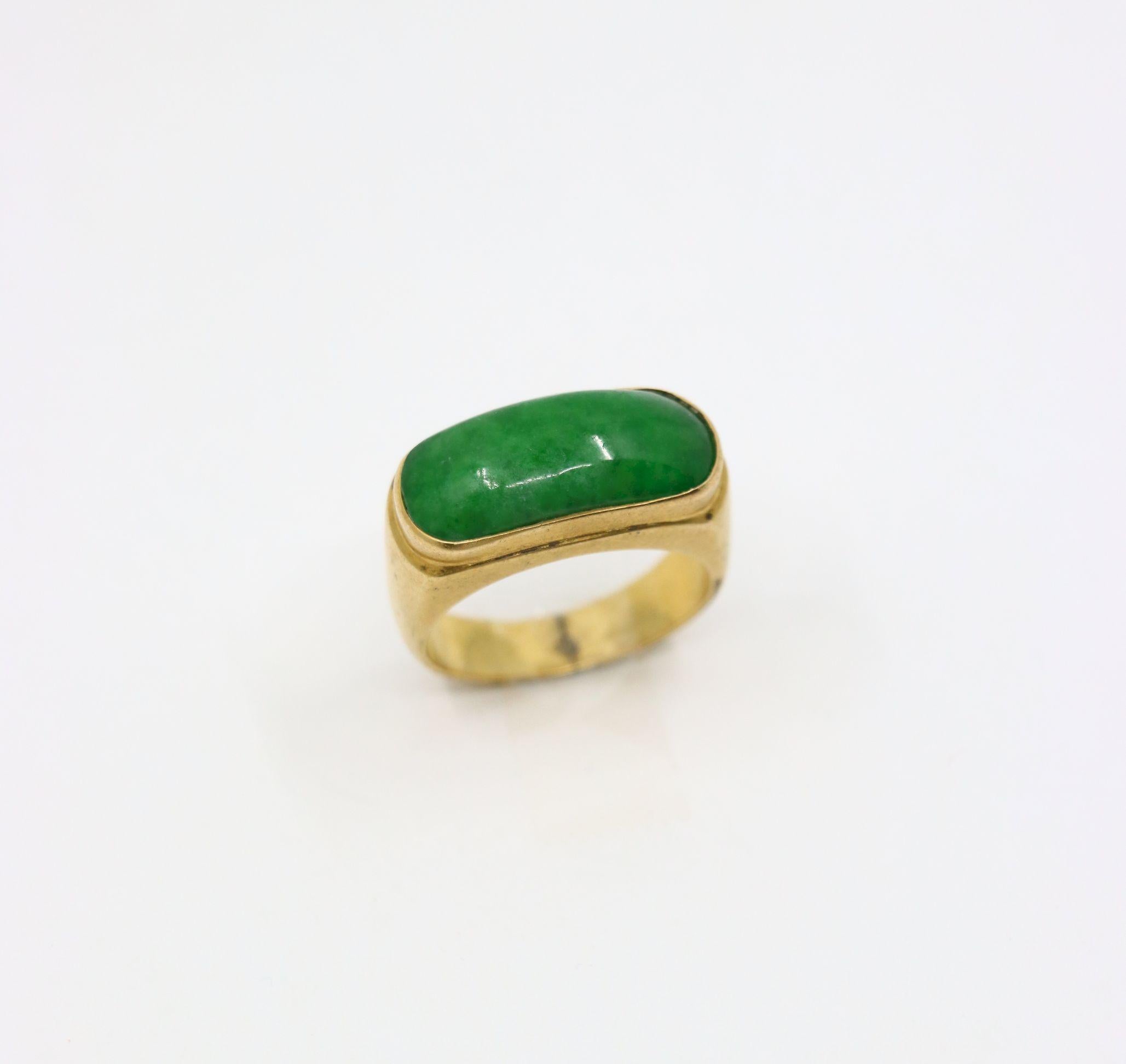 Anello di giadeite in oro 18K In condizioni buone in vendita a Flushing, NY