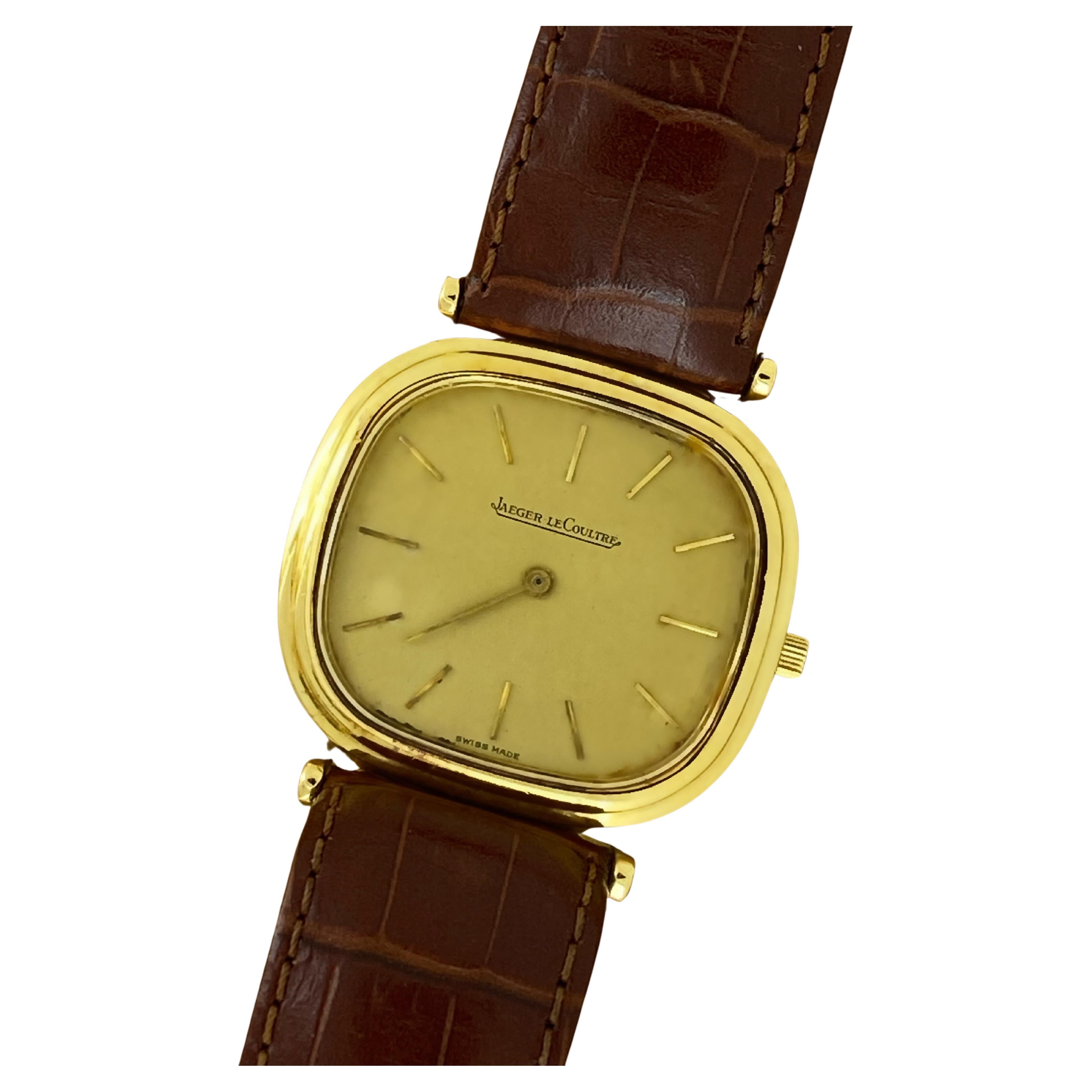 18K Gold Jaeger Le-Coultre ref 9132 Cushion Case Manual 17 jewels Cal 818 Watch For Sale