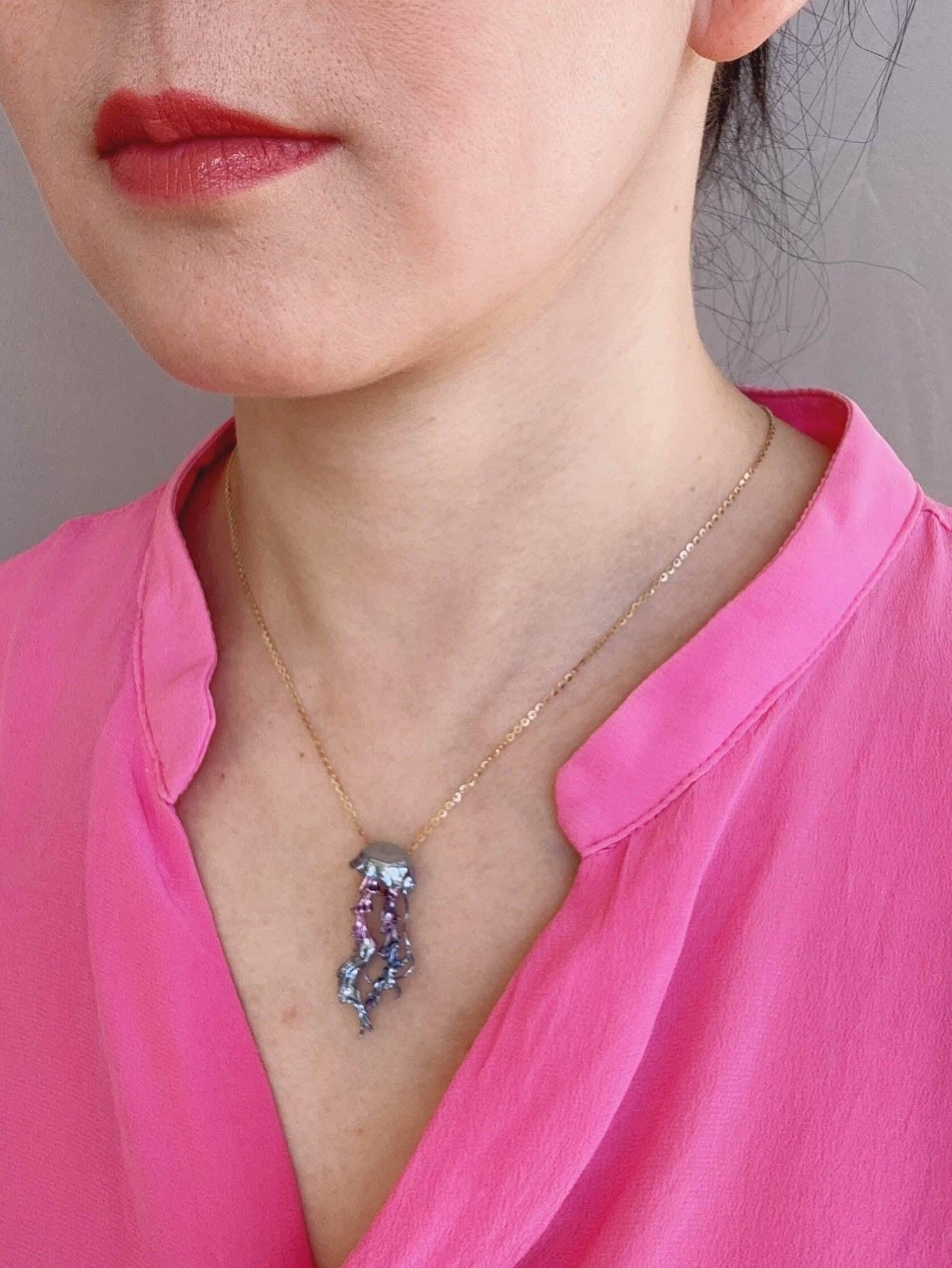 Ciondolo Medusa in oro 18K con corpo in giadeite e tentacoli mobili R4678 in vendita 2