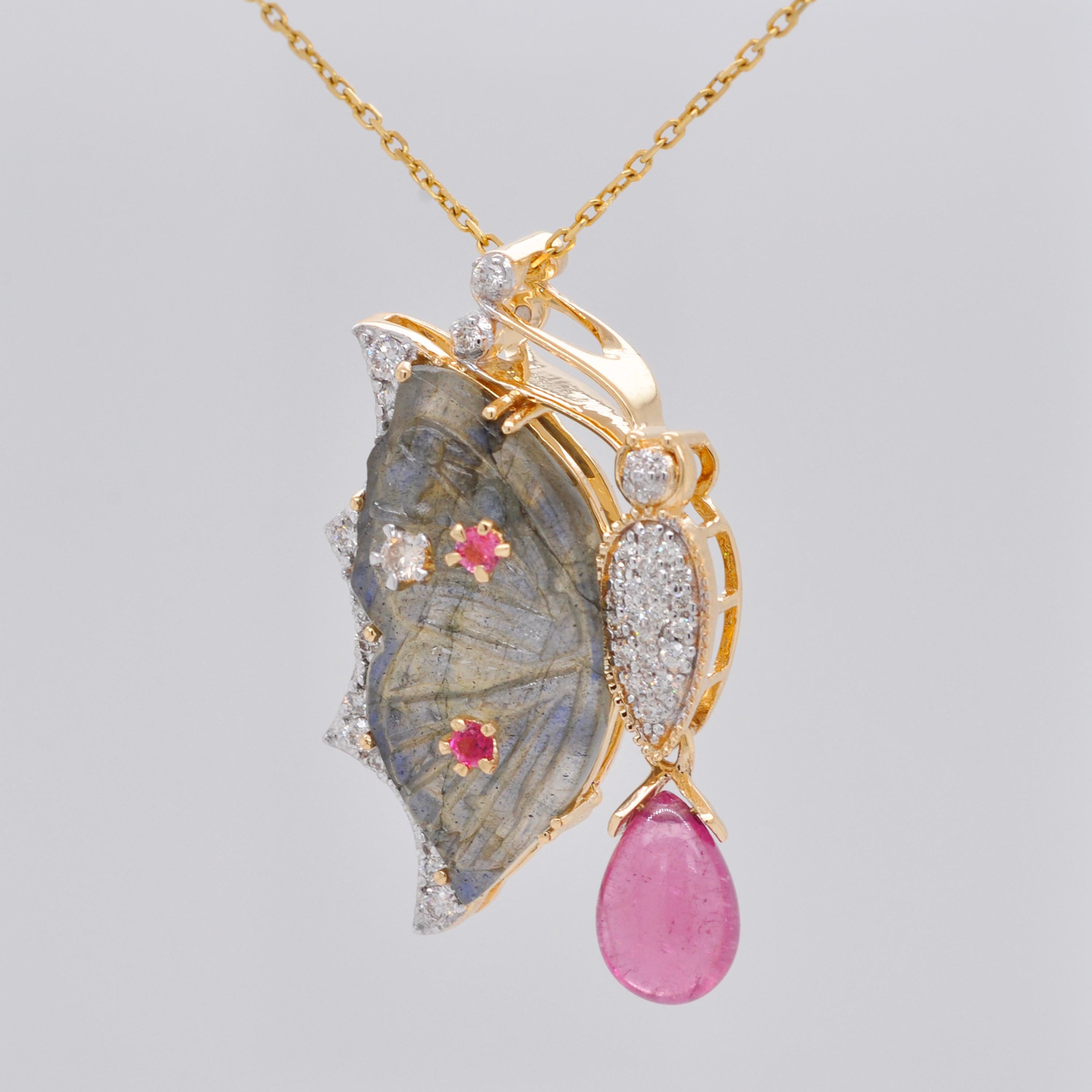 Broche pendentif papillon en or 18 carats avec labradorite sculptée et tourmaline rose et diamants en vente 3