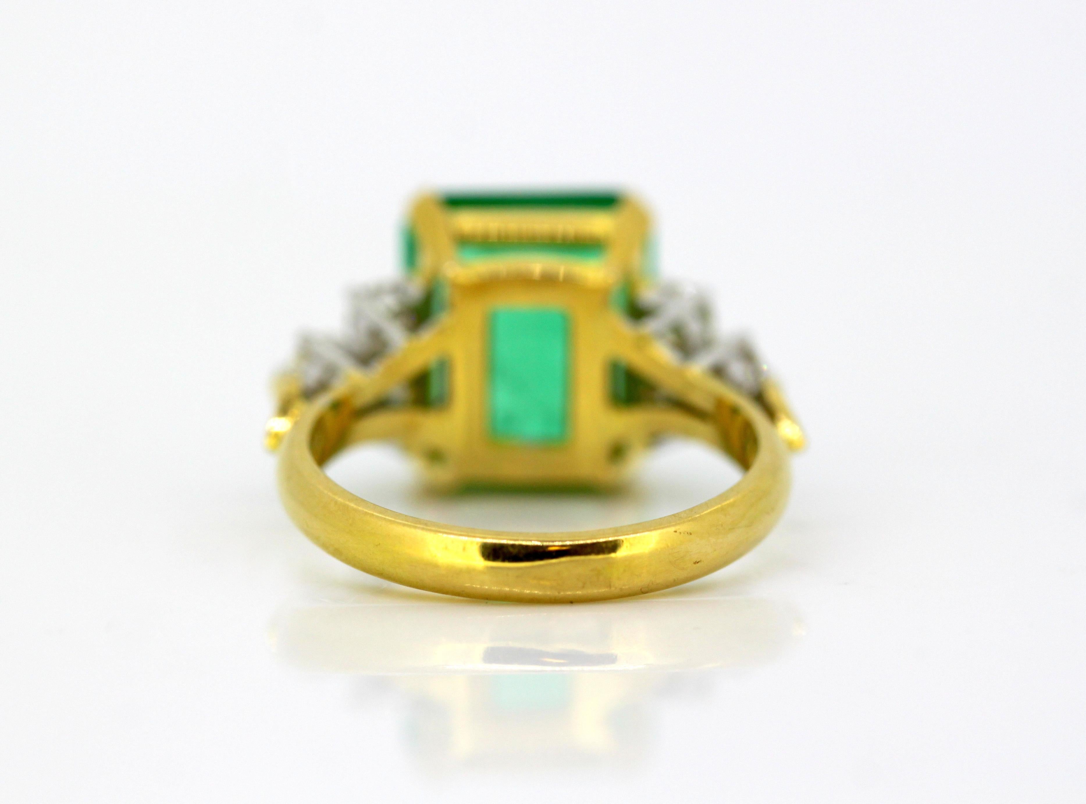Women's 18 Karat Gold Ladies Ring with Emerald and Diamonds