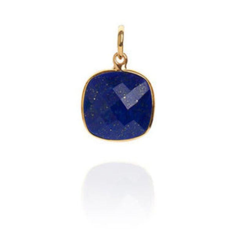 The 18K Gold Lapis Lazuli Third Eye Chakra Cushion Cut Pendant Necklace, is an easy to wear everyday simple pendant necklace from the Elizabeth Raine Chakra Gemstone Collection, modelled by Dua Lipa.

Lapis Lazuli is the healing gemstone for the