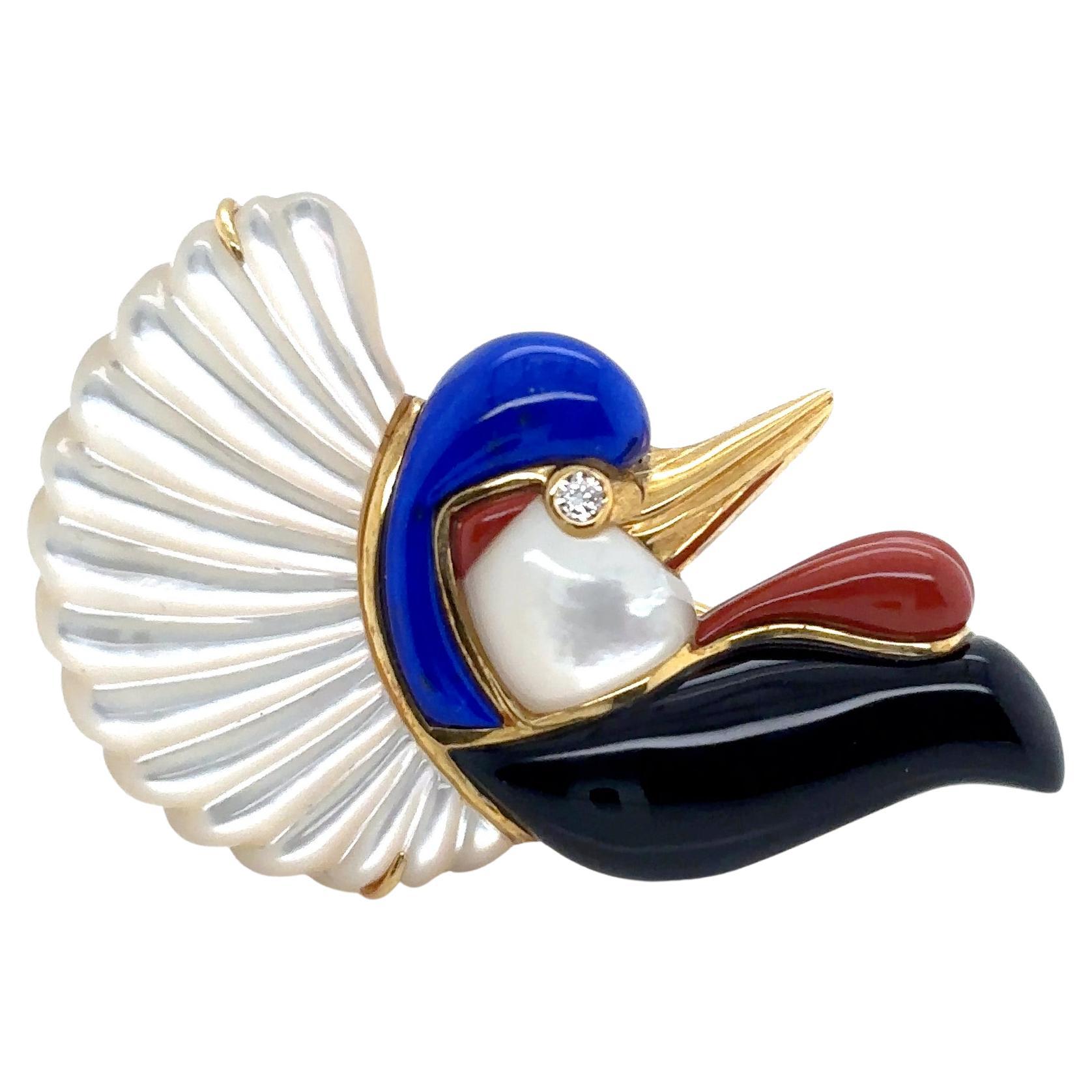 Epingle à grue en or 18K Lapis Onyx Corail et nacre en vente