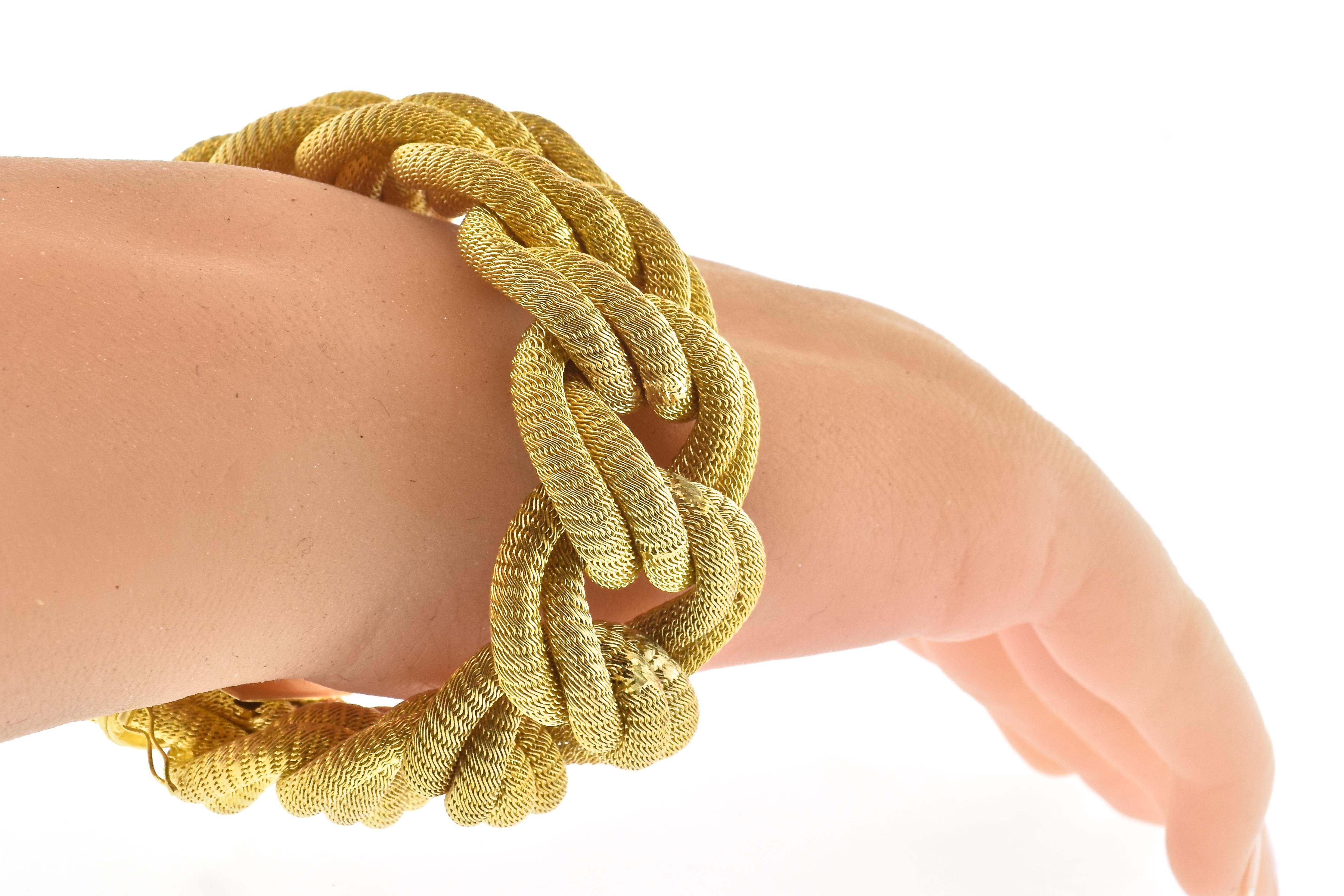 18 Karat Gold Large Bracelet, circa 1960 1