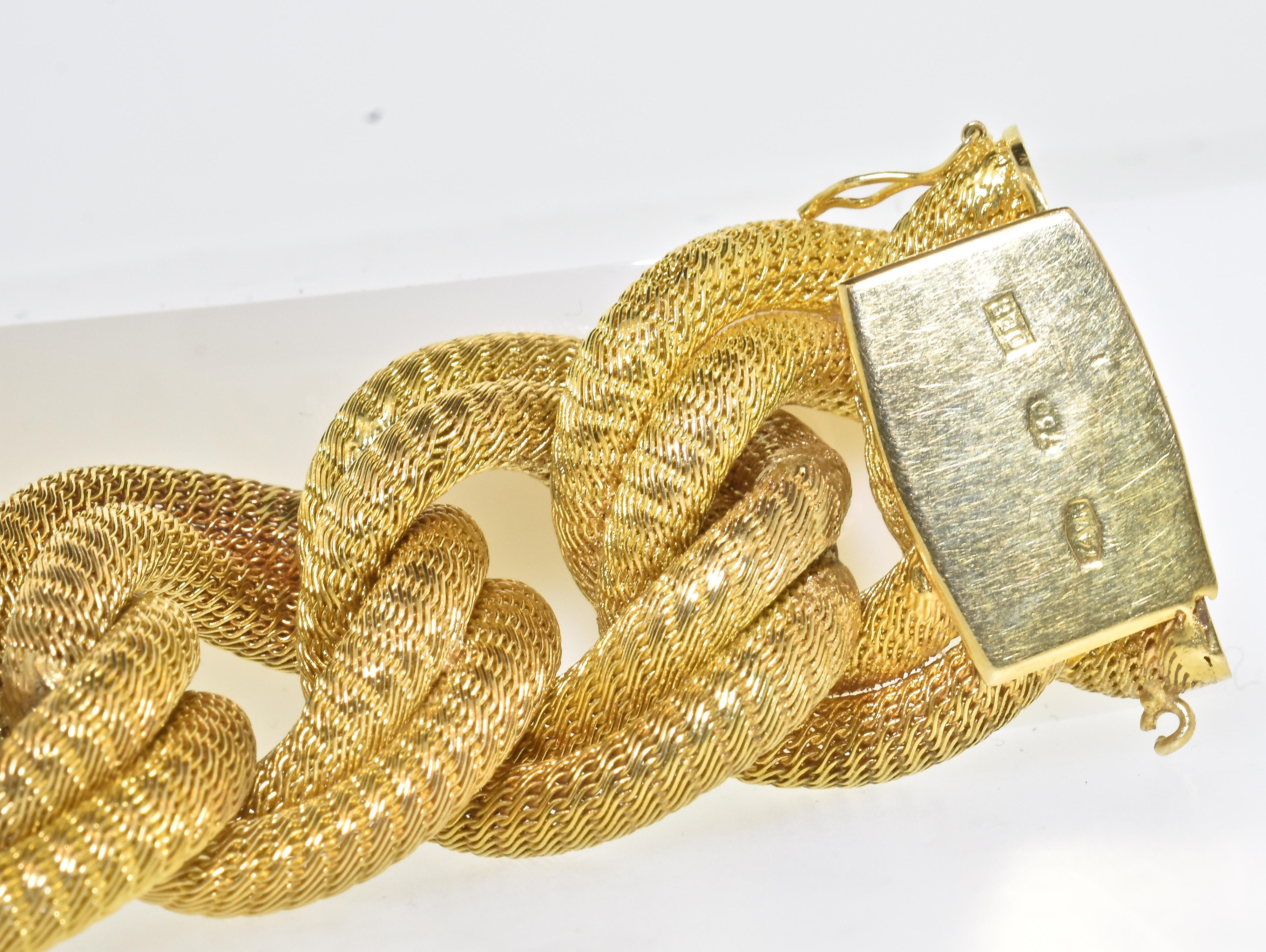 18 Karat Gold Large Bracelet, circa 1960 4