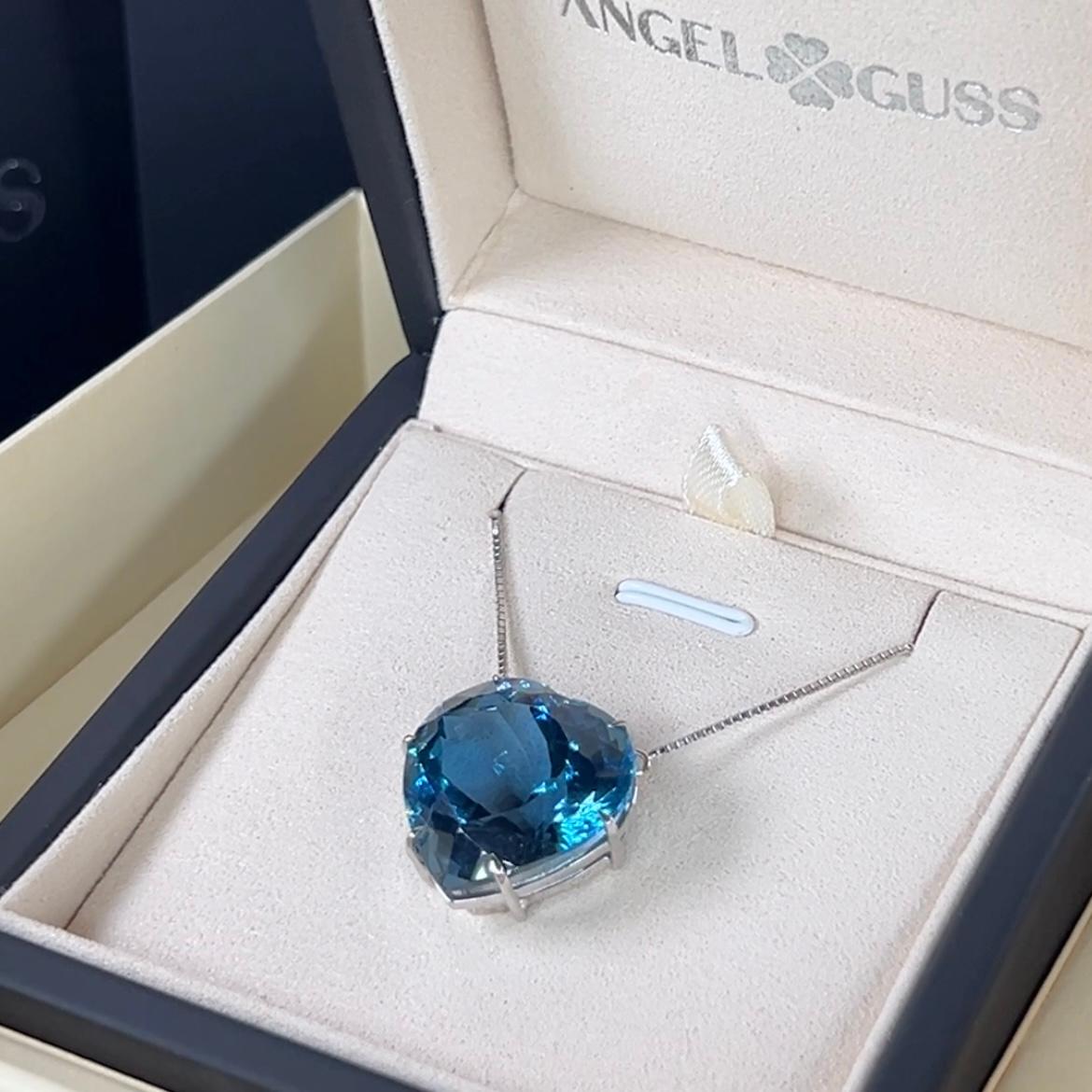 Brilliant Cut 18K Gold London Topaz Necklace (Substantial Gold Weight) For Sale