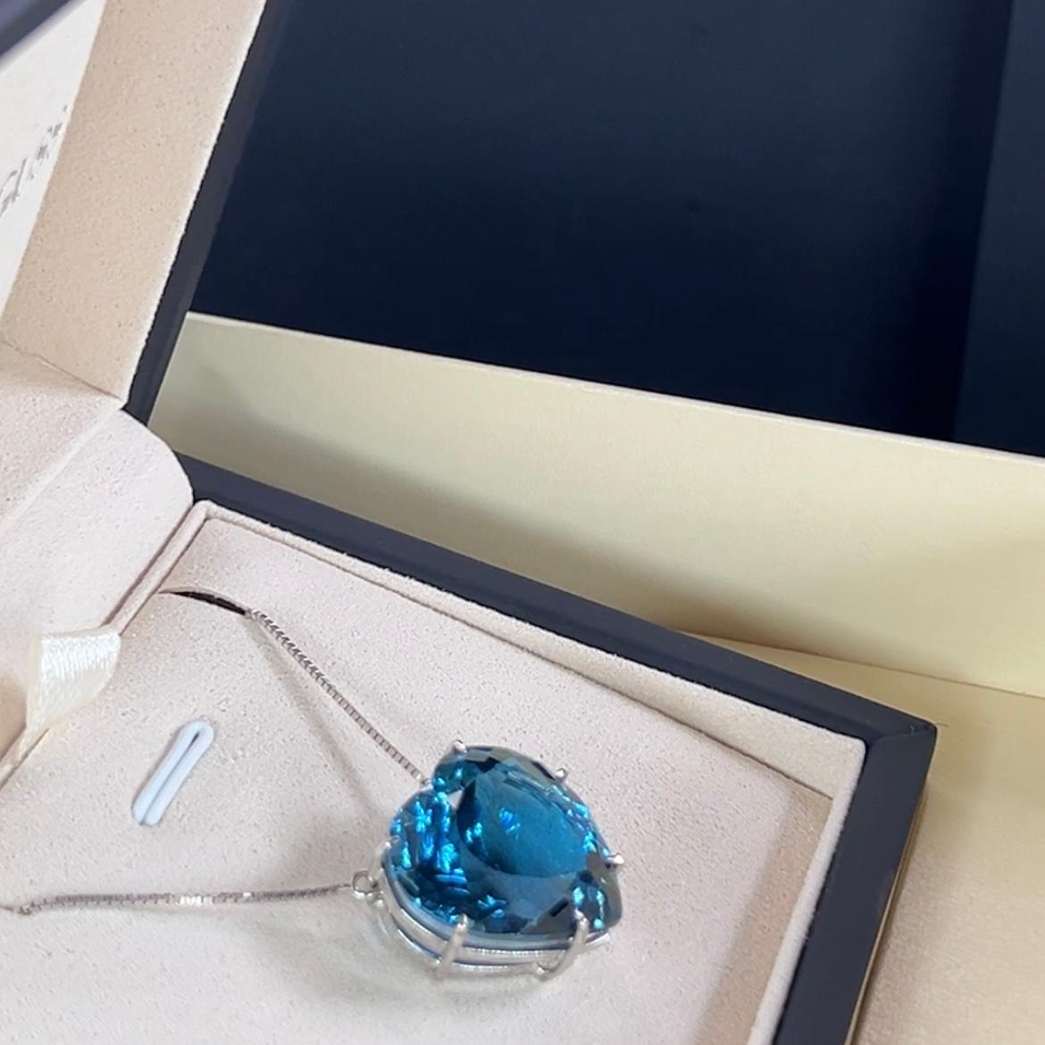 18K Gold London Topaz Necklace (Substantial Gold Weight) For Sale 2