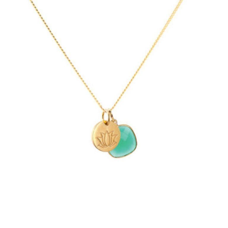 Collier pendentif amulette Lotus en or 18K par Elizabeth Raine en vente 1