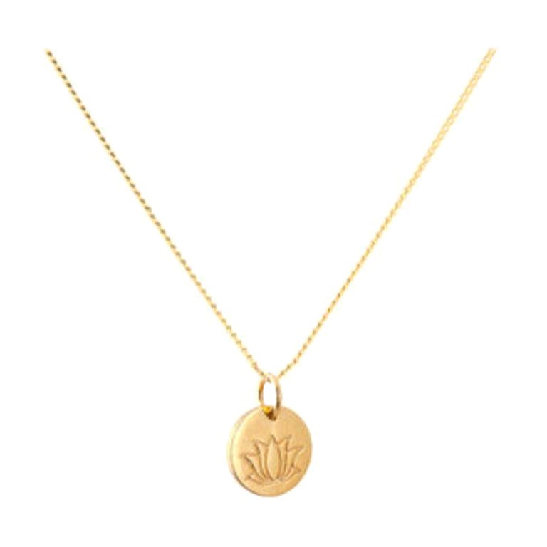 18 Karat Gold Lotus Amulet-Halskette mit Anhänger von Elizabeth Raine im Angebot