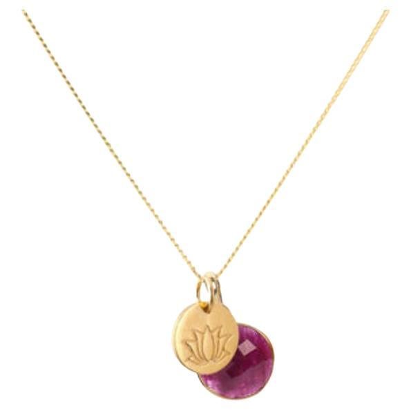 Elizabeth Raine, collier pendentif chakra en or 18 carats avec amulettes de lotus et racines de rubis