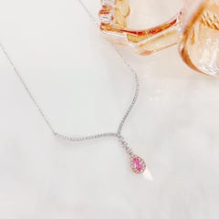 18k Gold Luxury Necklace with Exquisite White and Pink Diamonds in a Teardrop V