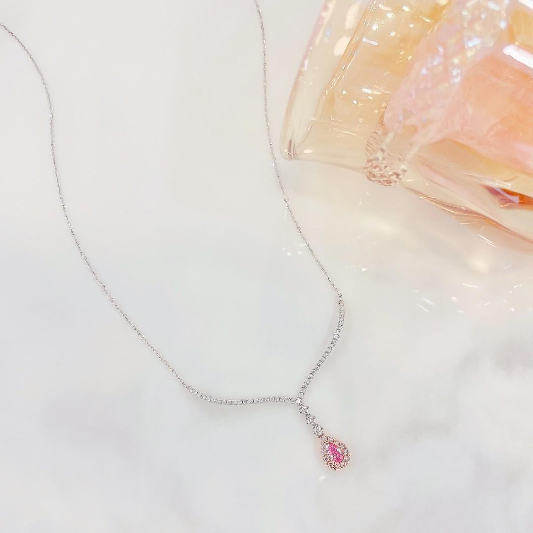 18k Gold Luxus-Halskette mit exquisiten weißen und pinkfarbenen Diamanten in einem Teardrop V (Moderne) im Angebot