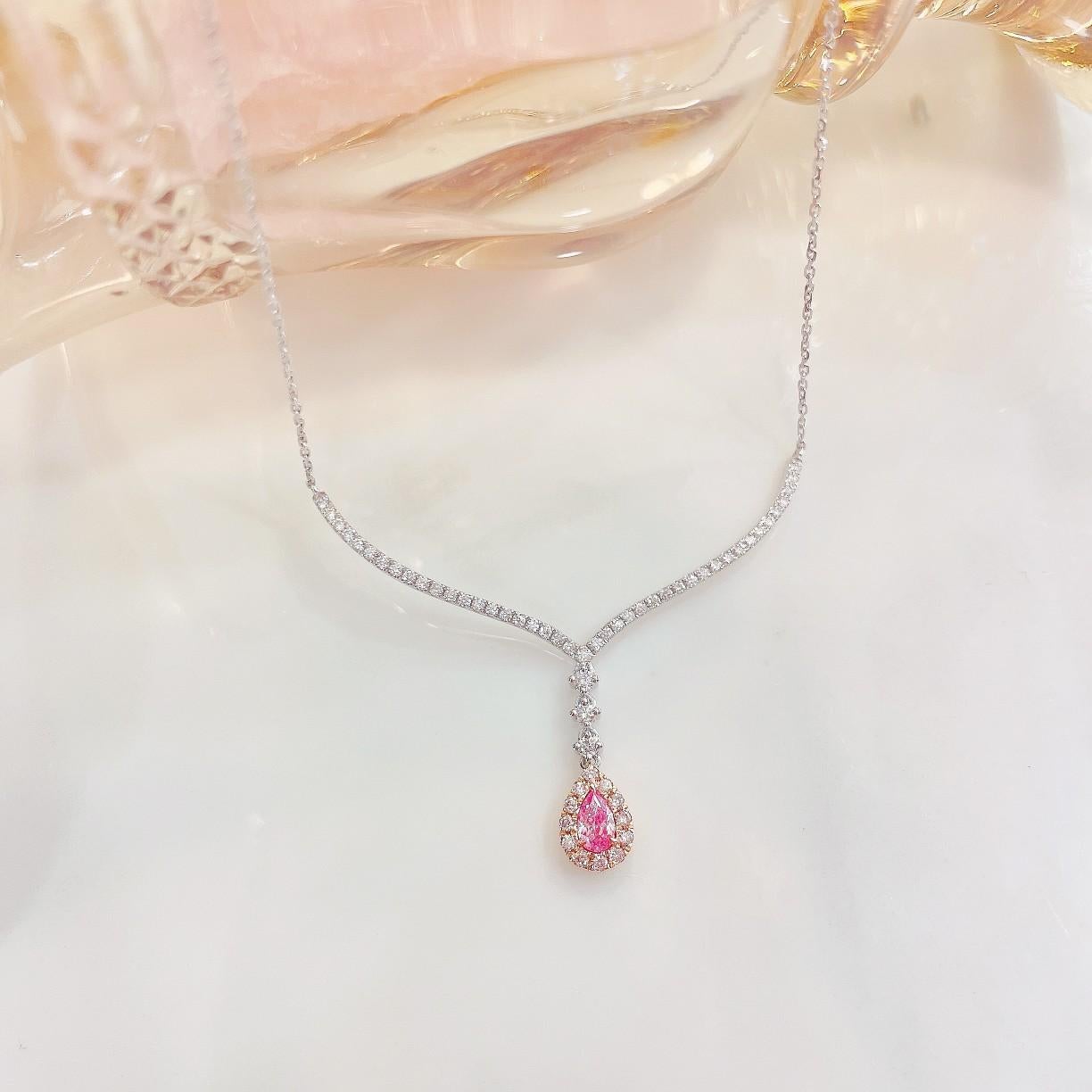 18k Gold Luxus-Halskette mit exquisiten weißen und pinkfarbenen Diamanten in einem Teardrop V im Zustand „Neu“ im Angebot in Hong Kong, HK