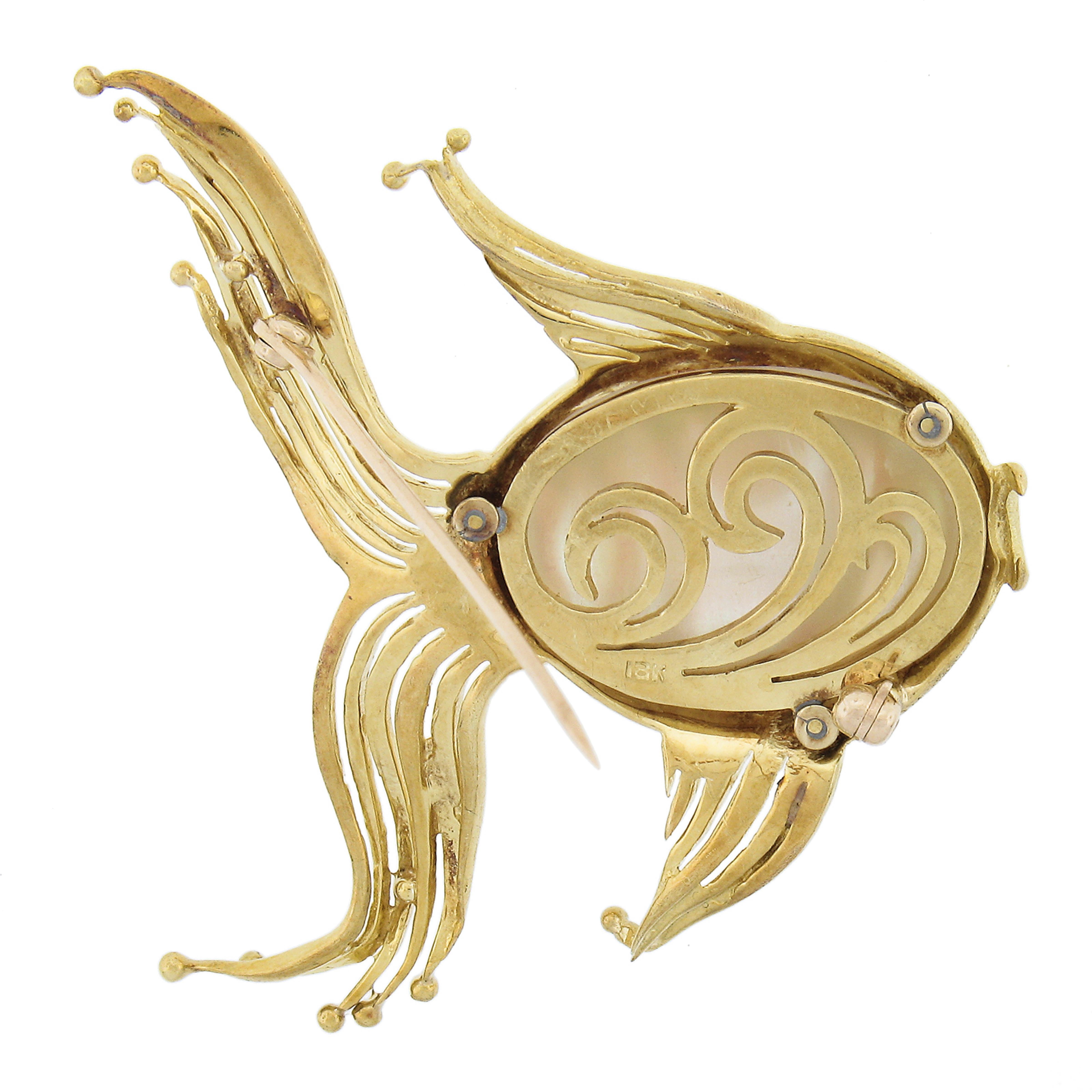 18k Gold Mabe Pearl & Turquoise Free Form Textured Detailed Fish Pin Brooch In Excellent Condition For Sale In Montclair, NJ