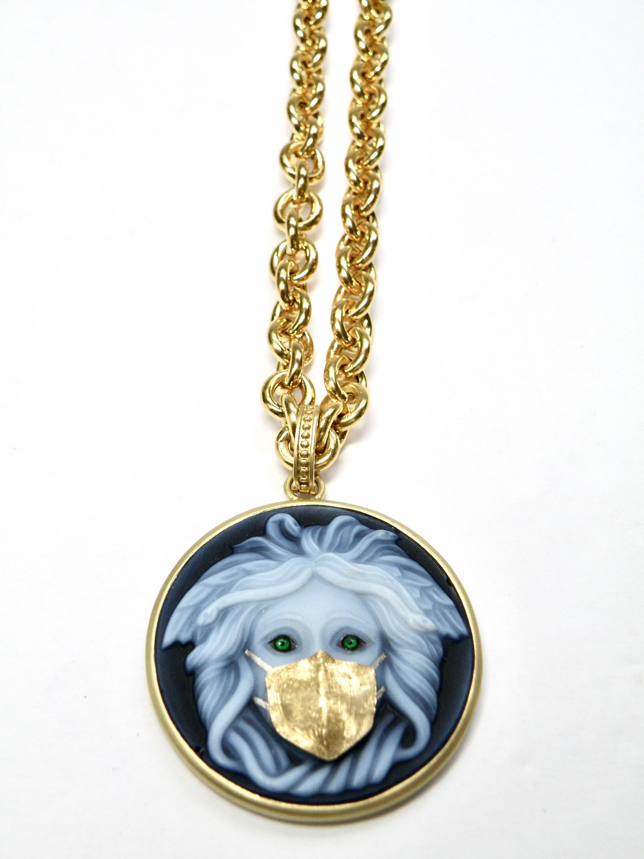 18k gold medusa pendant
